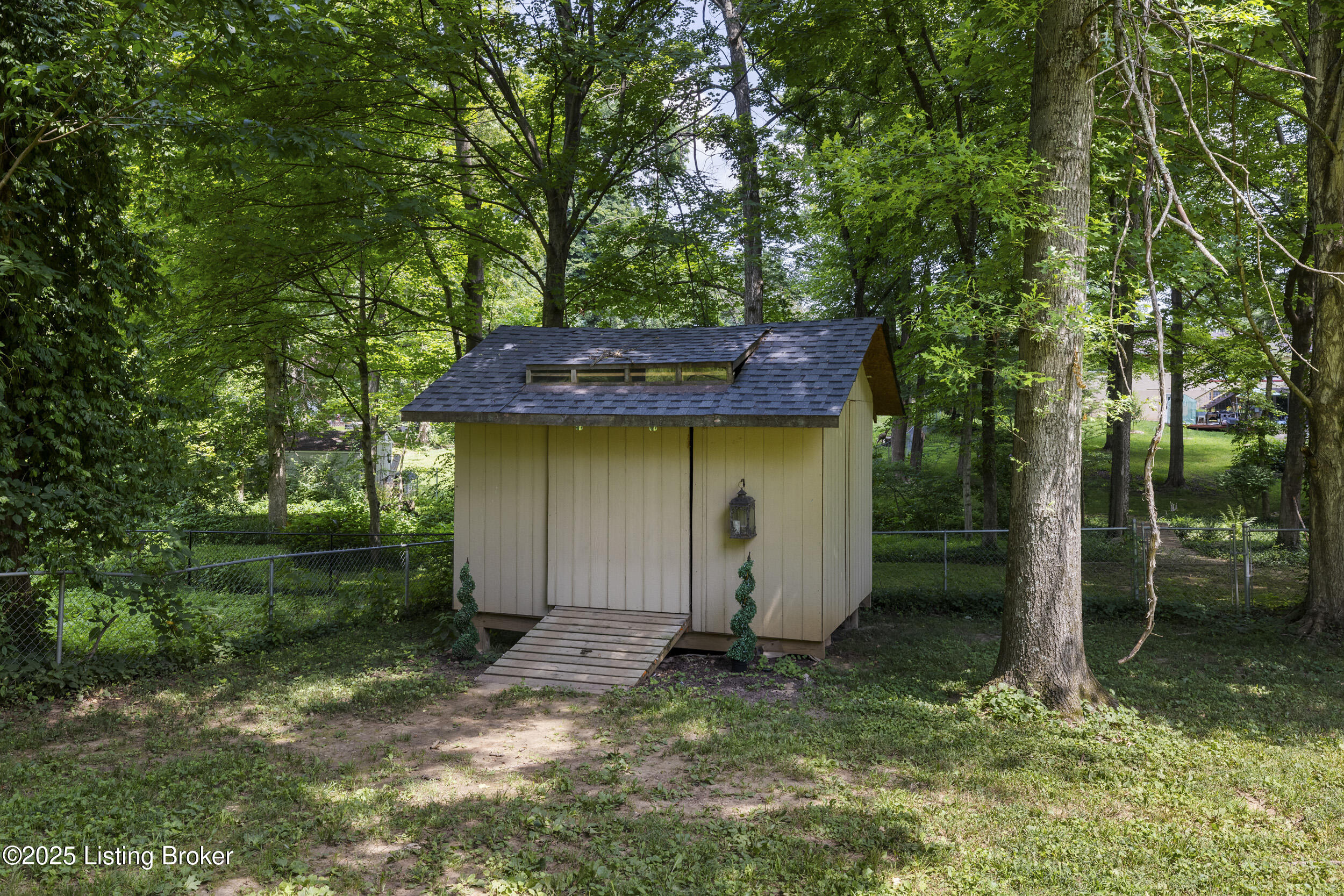 4221 Dolphin Rd