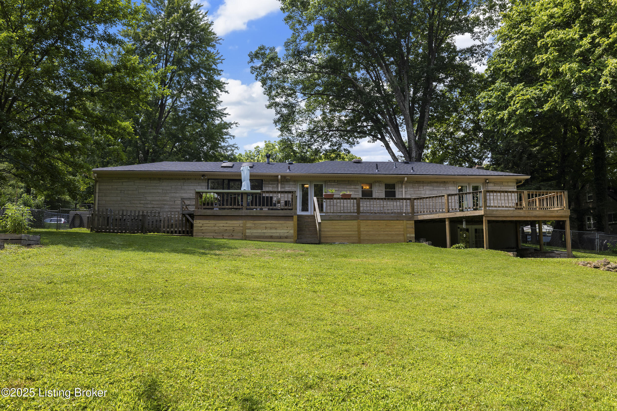 4221 Dolphin Rd