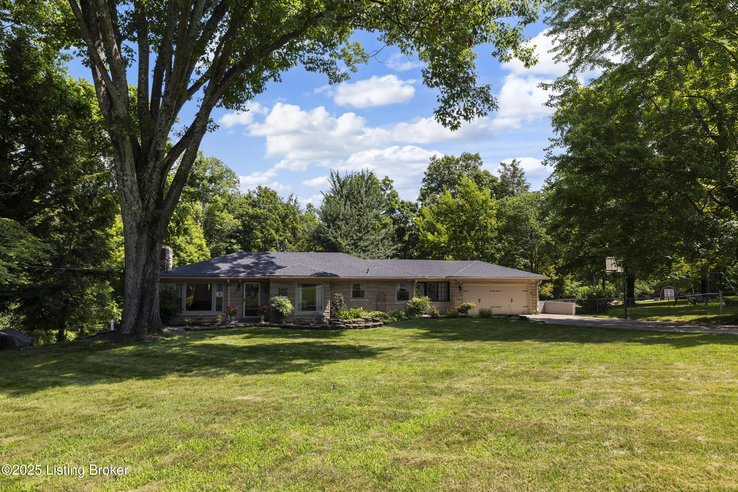 4221 Dolphin Rd