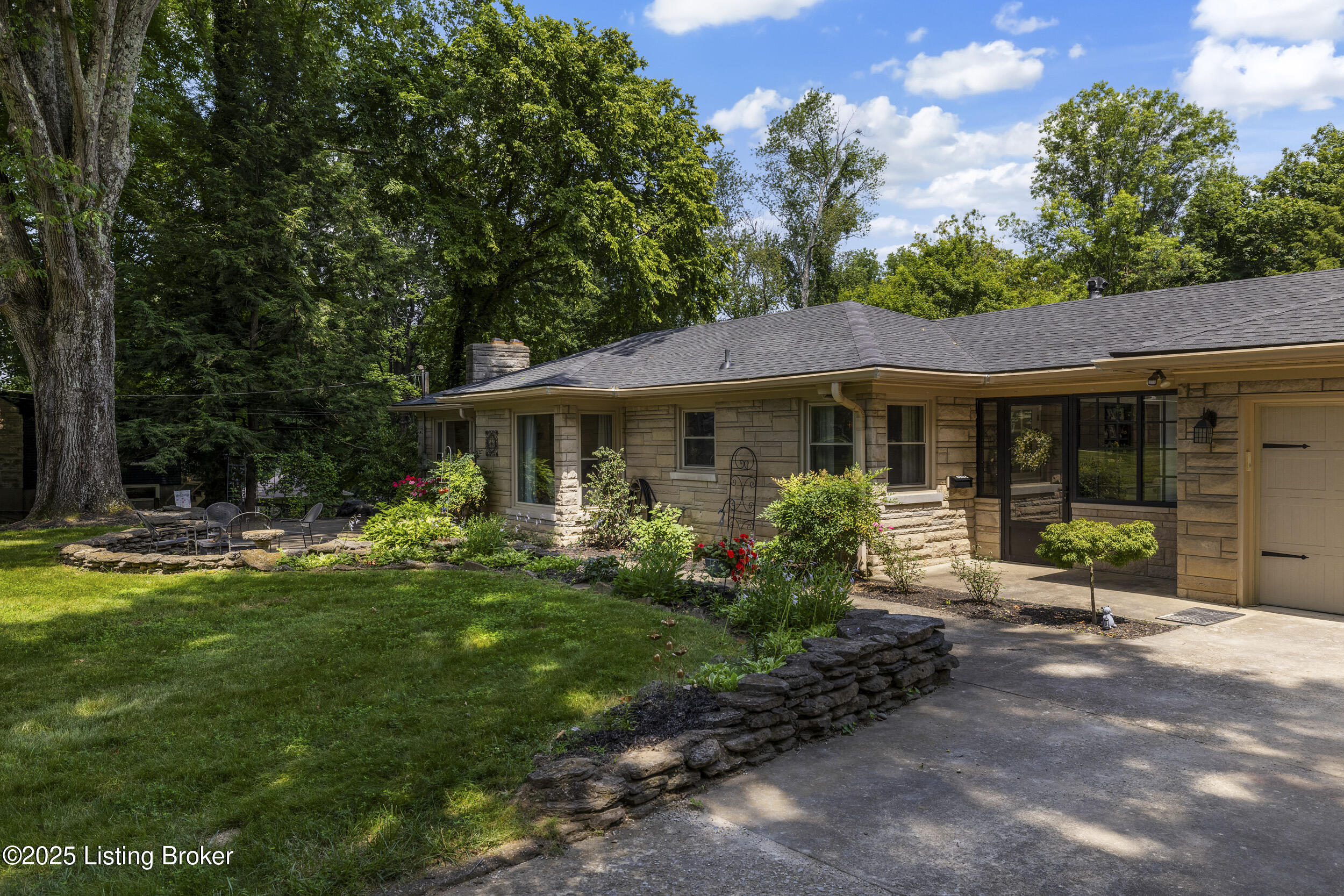 4221 Dolphin Rd