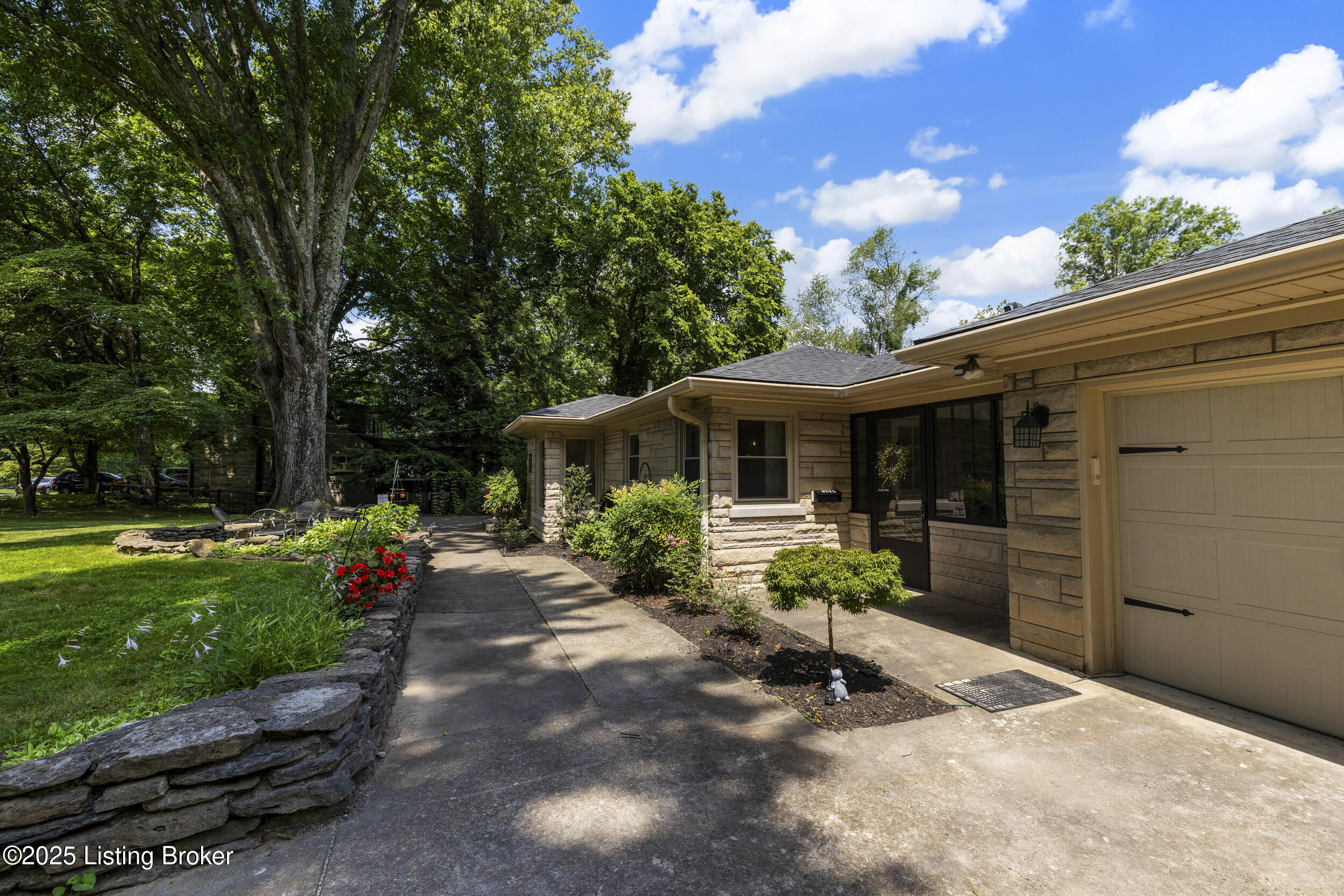 4221 Dolphin Rd