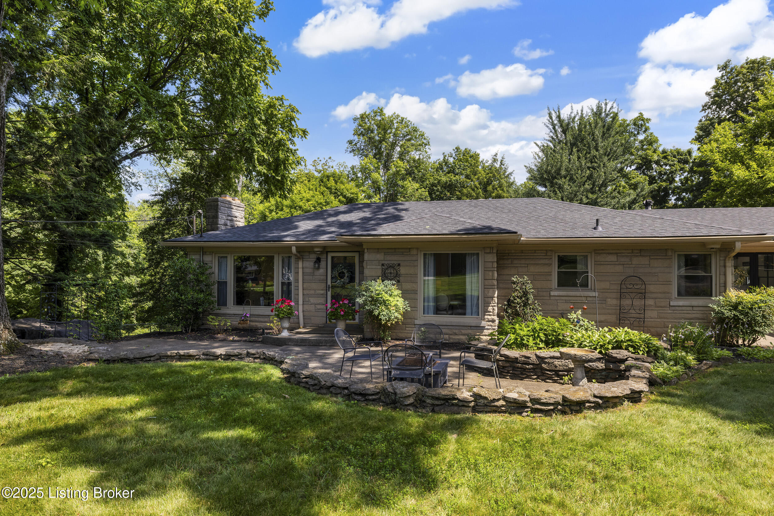 4221 Dolphin Rd