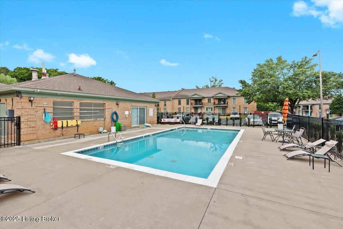 414 Highwood Dr