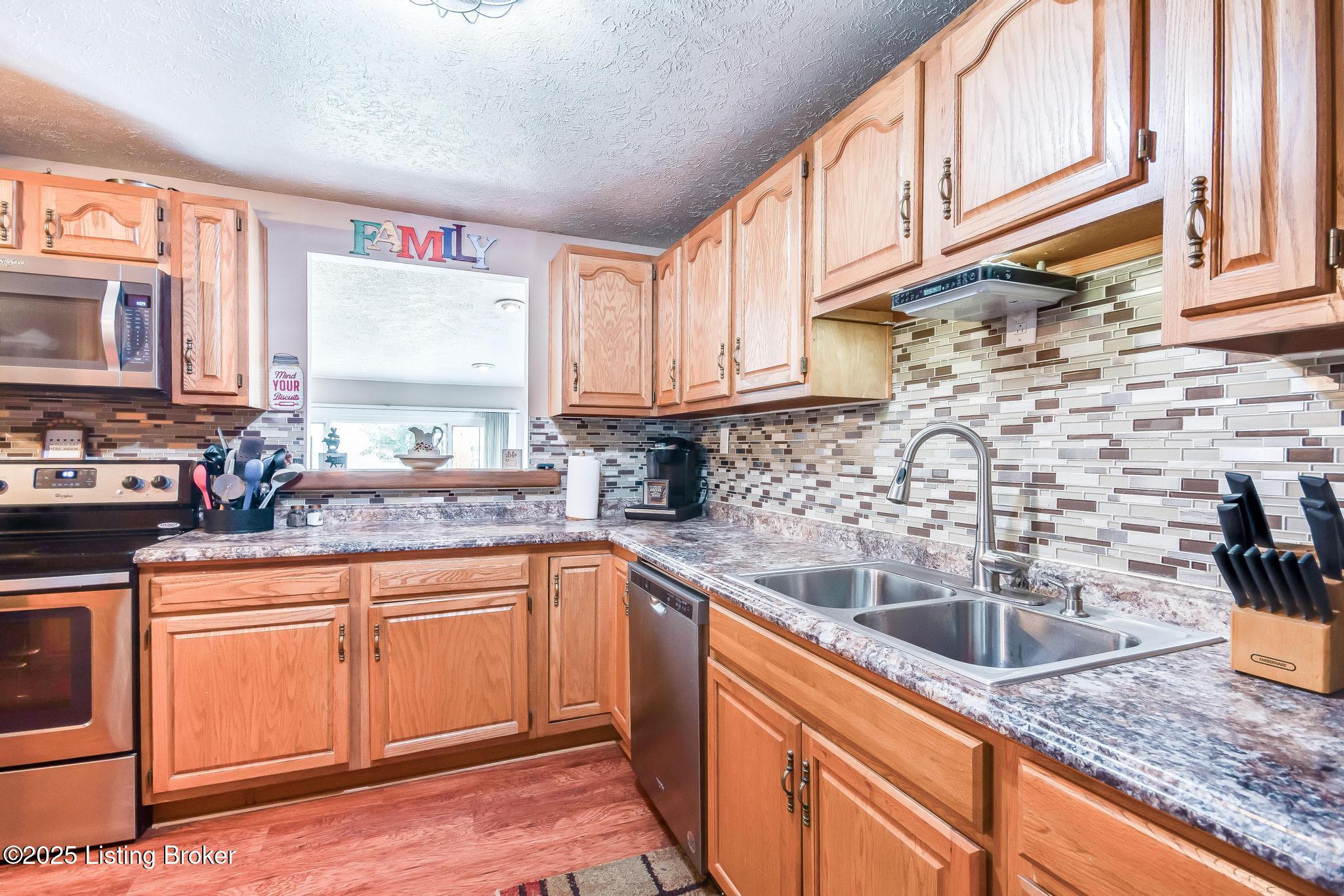 511 N Skyline Dr