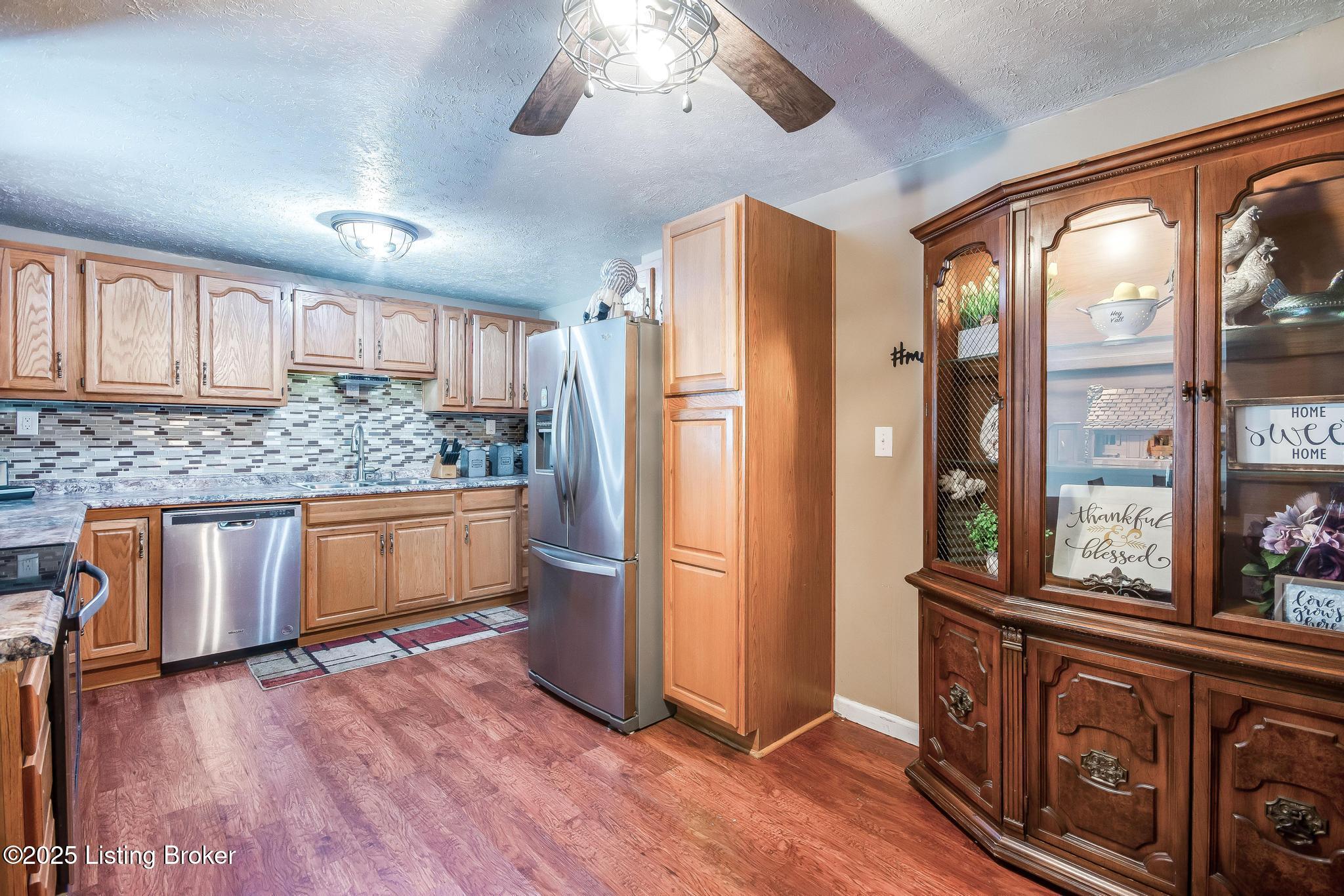511 N Skyline Dr