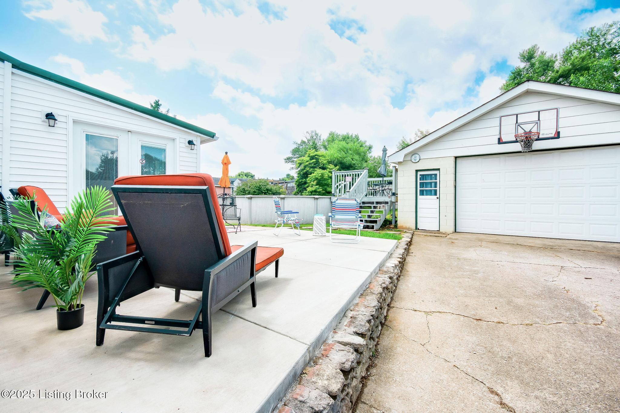 511 N Skyline Dr