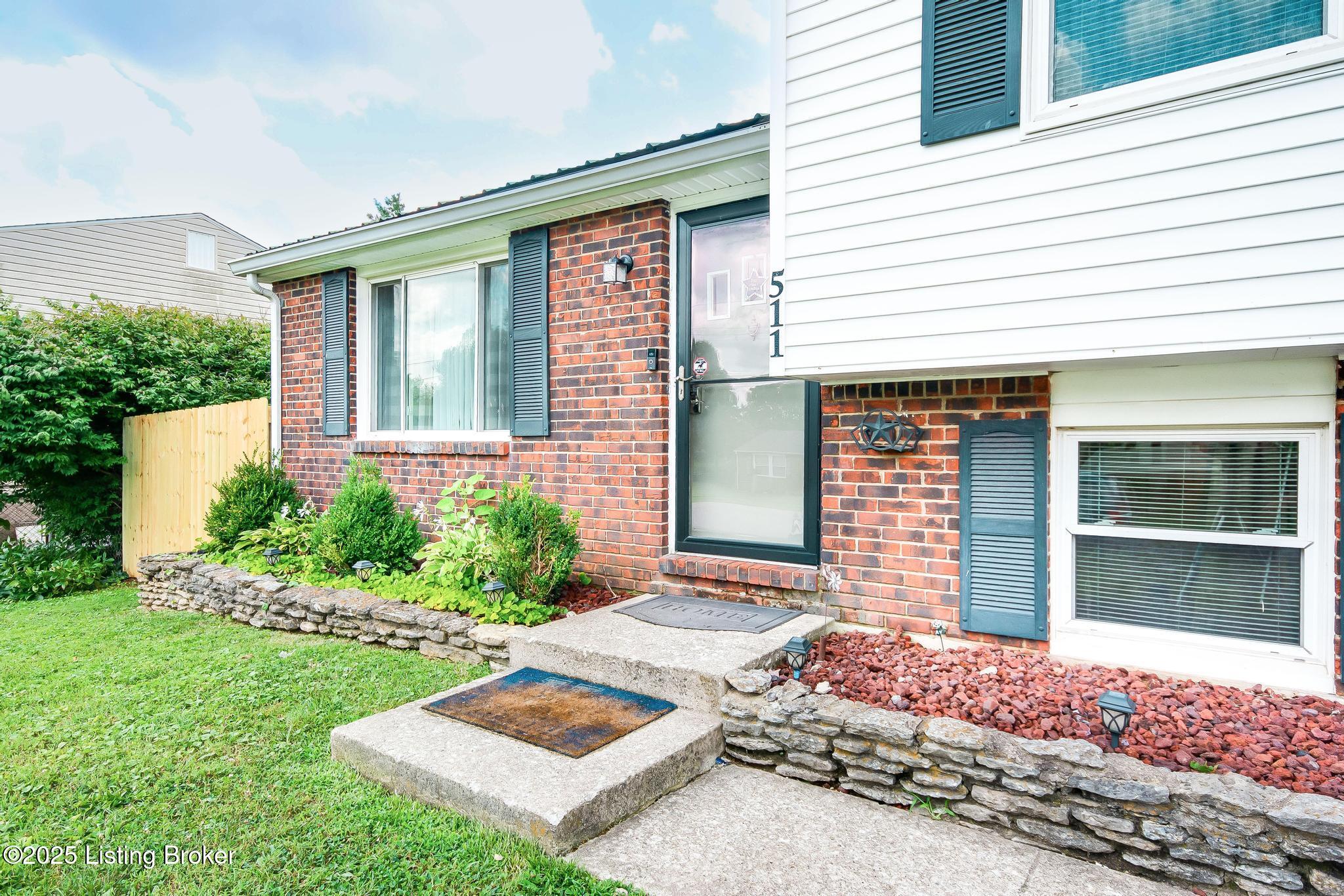 511 N Skyline Dr