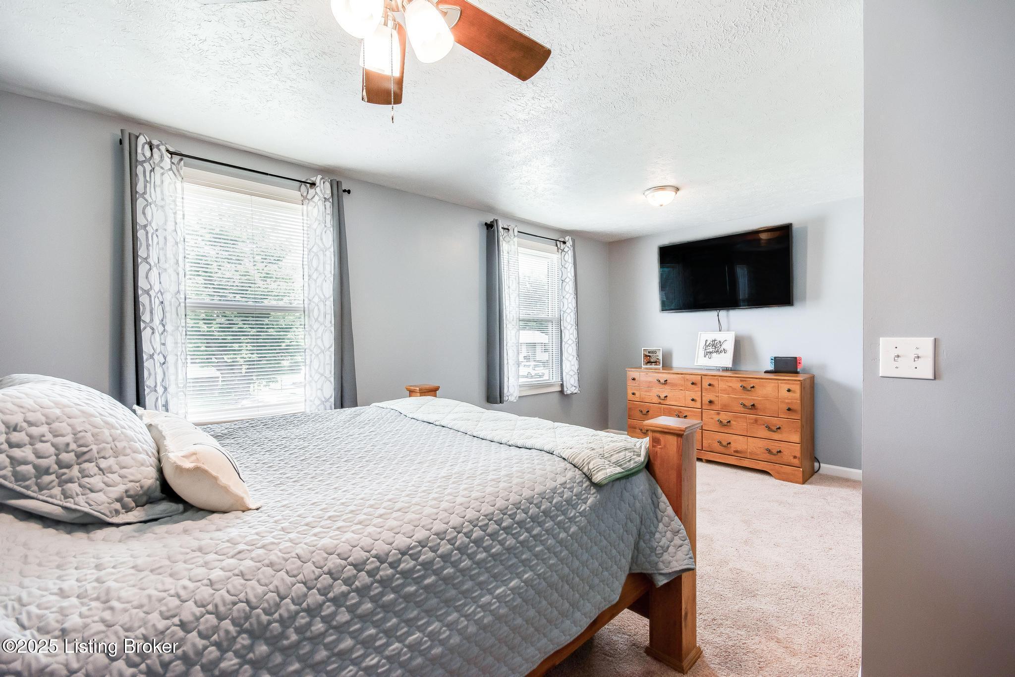 511 N Skyline Dr