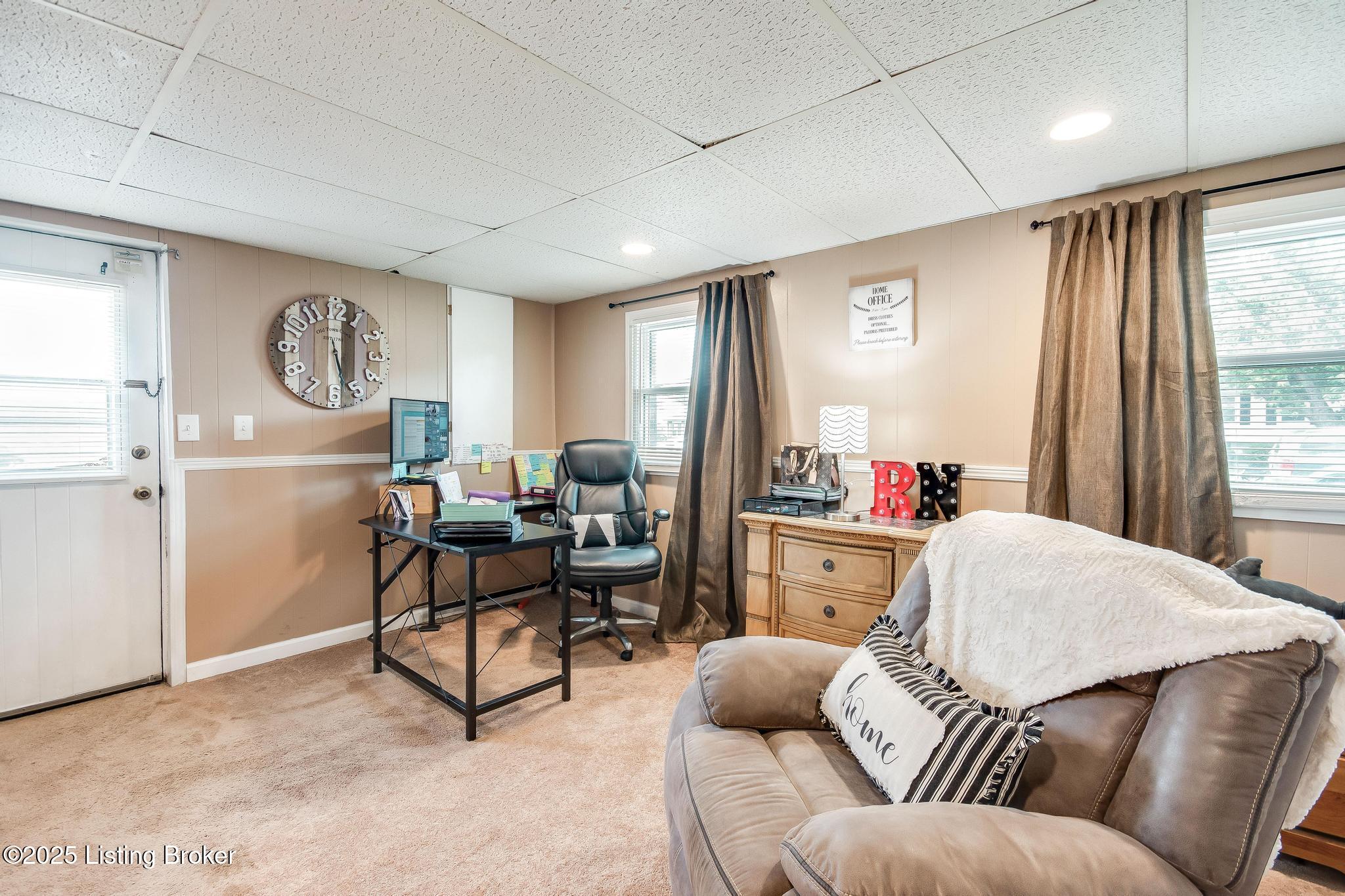 511 N Skyline Dr