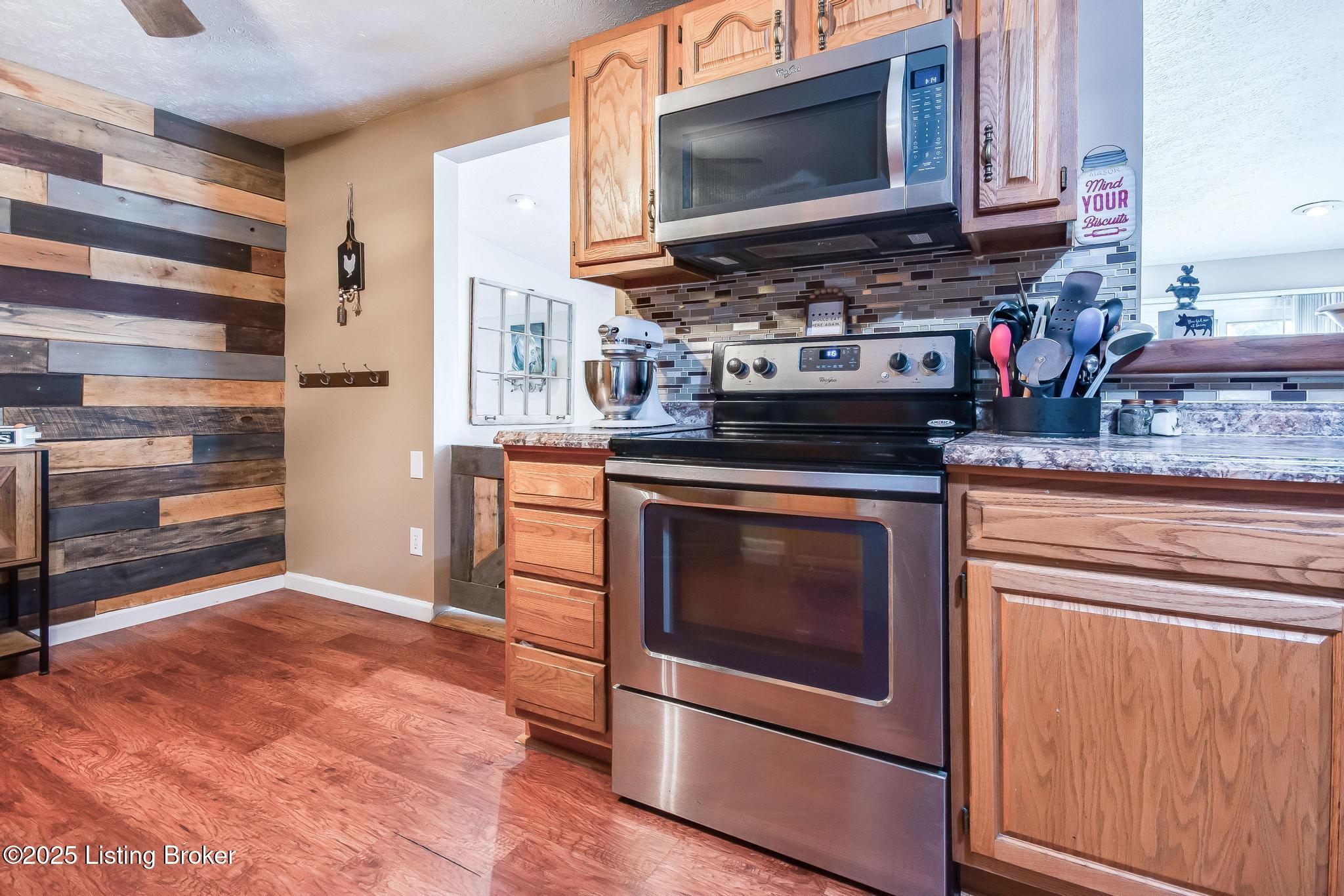 511 N Skyline Dr