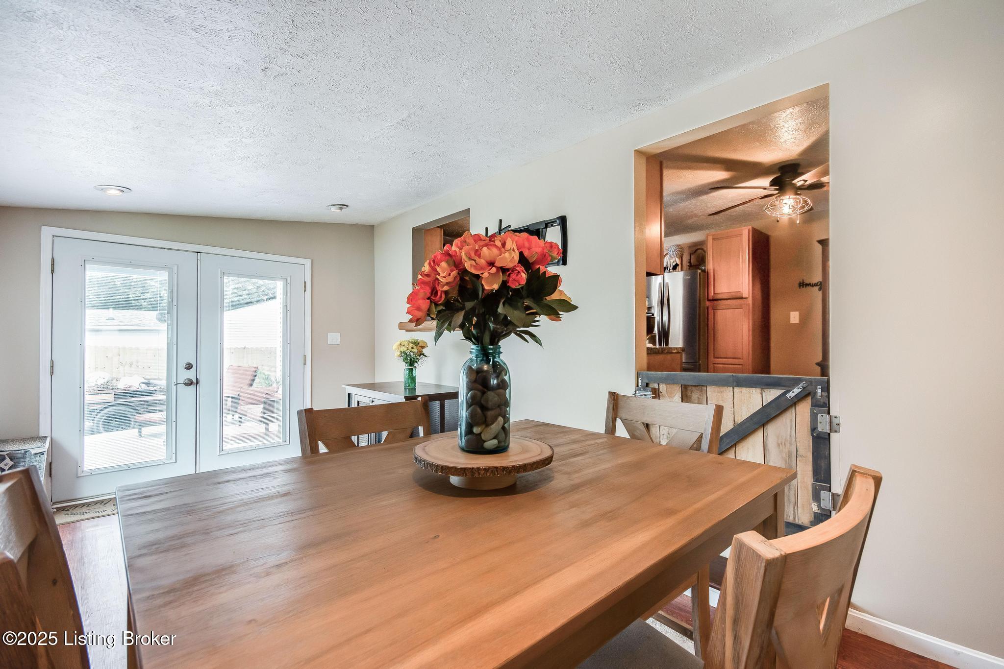 511 N Skyline Dr