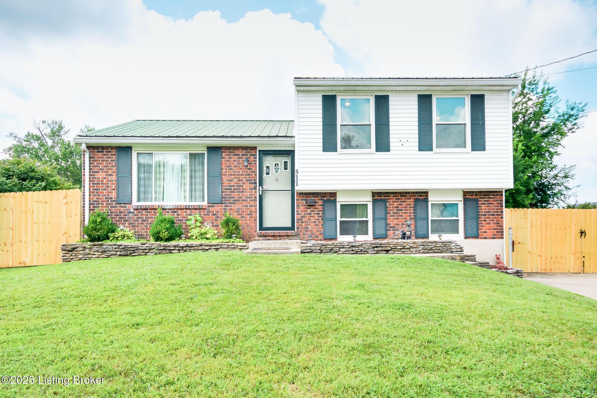 511 N Skyline Dr
