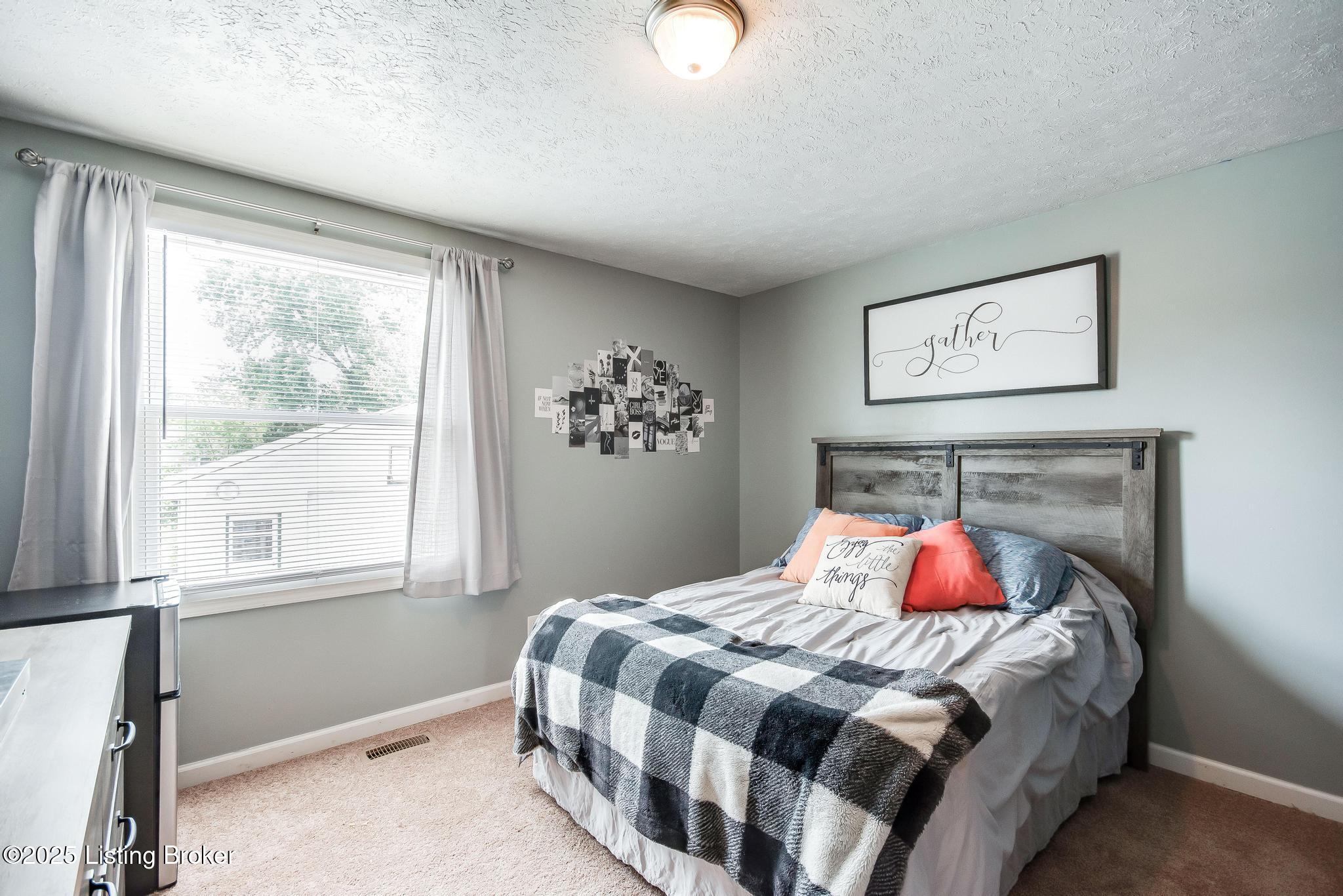 511 N Skyline Dr
