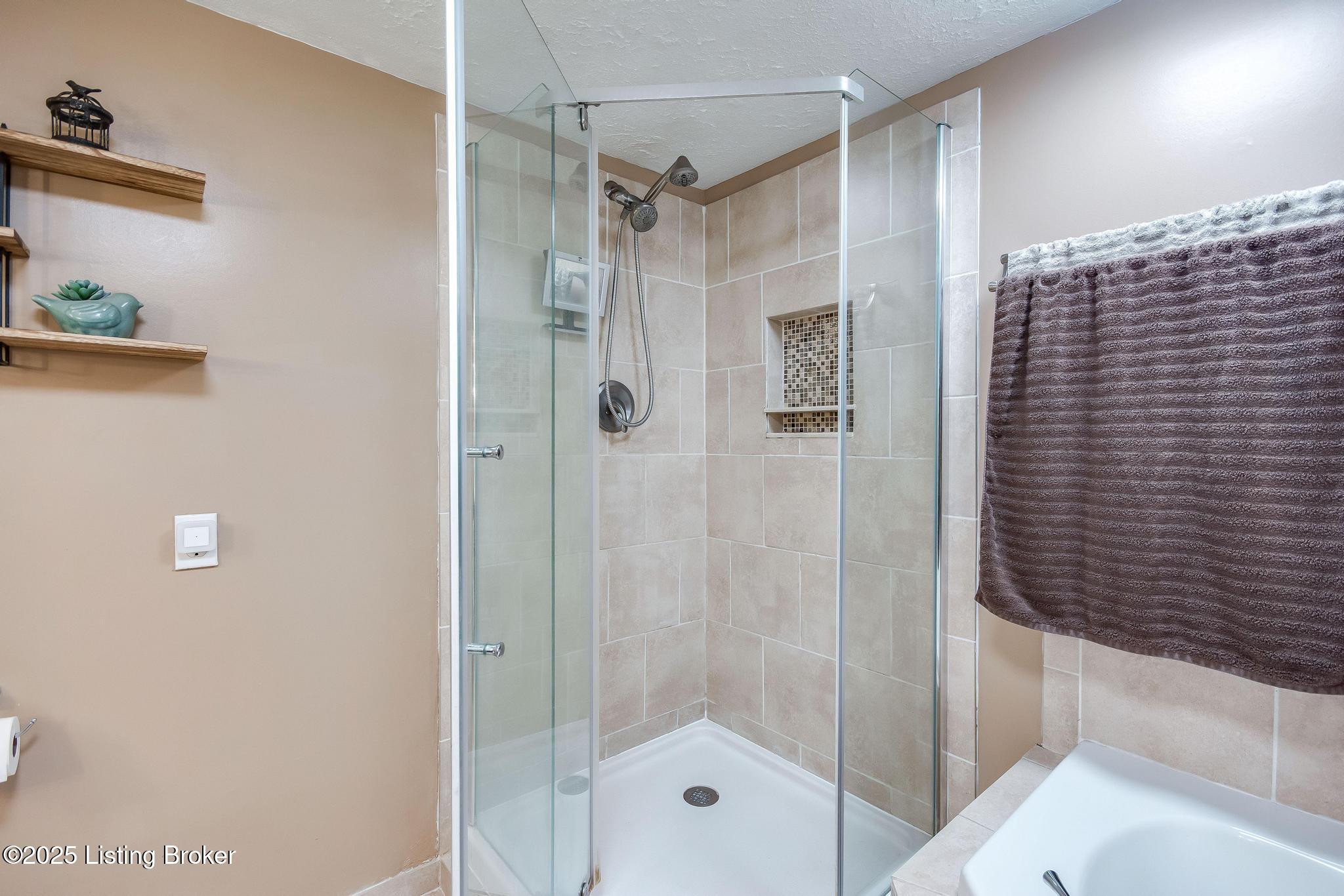 511 N Skyline Dr