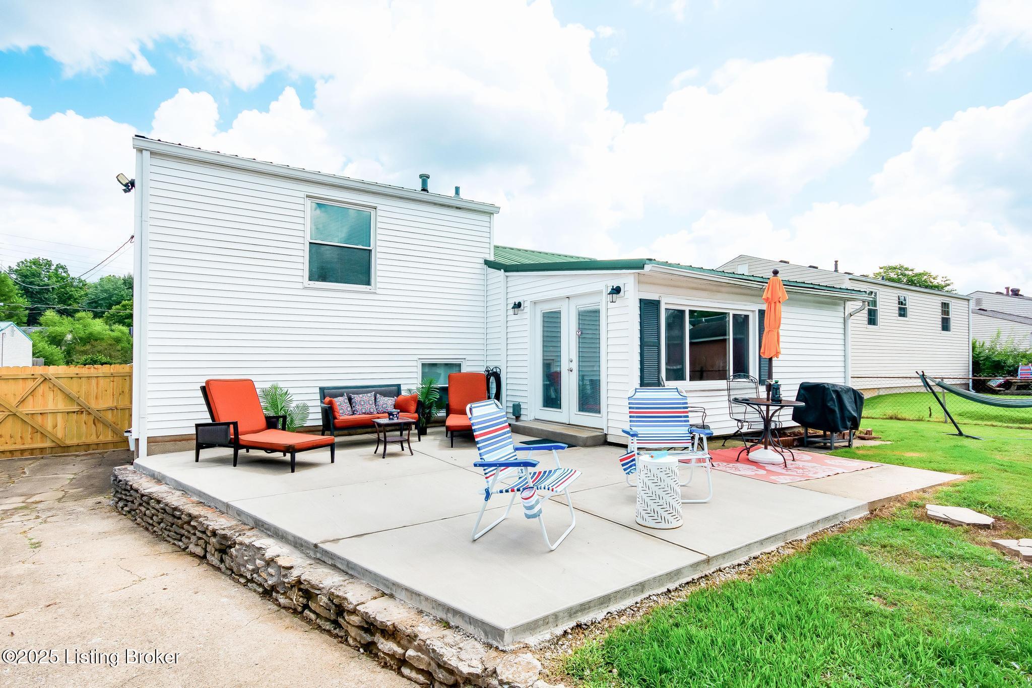 511 N Skyline Dr