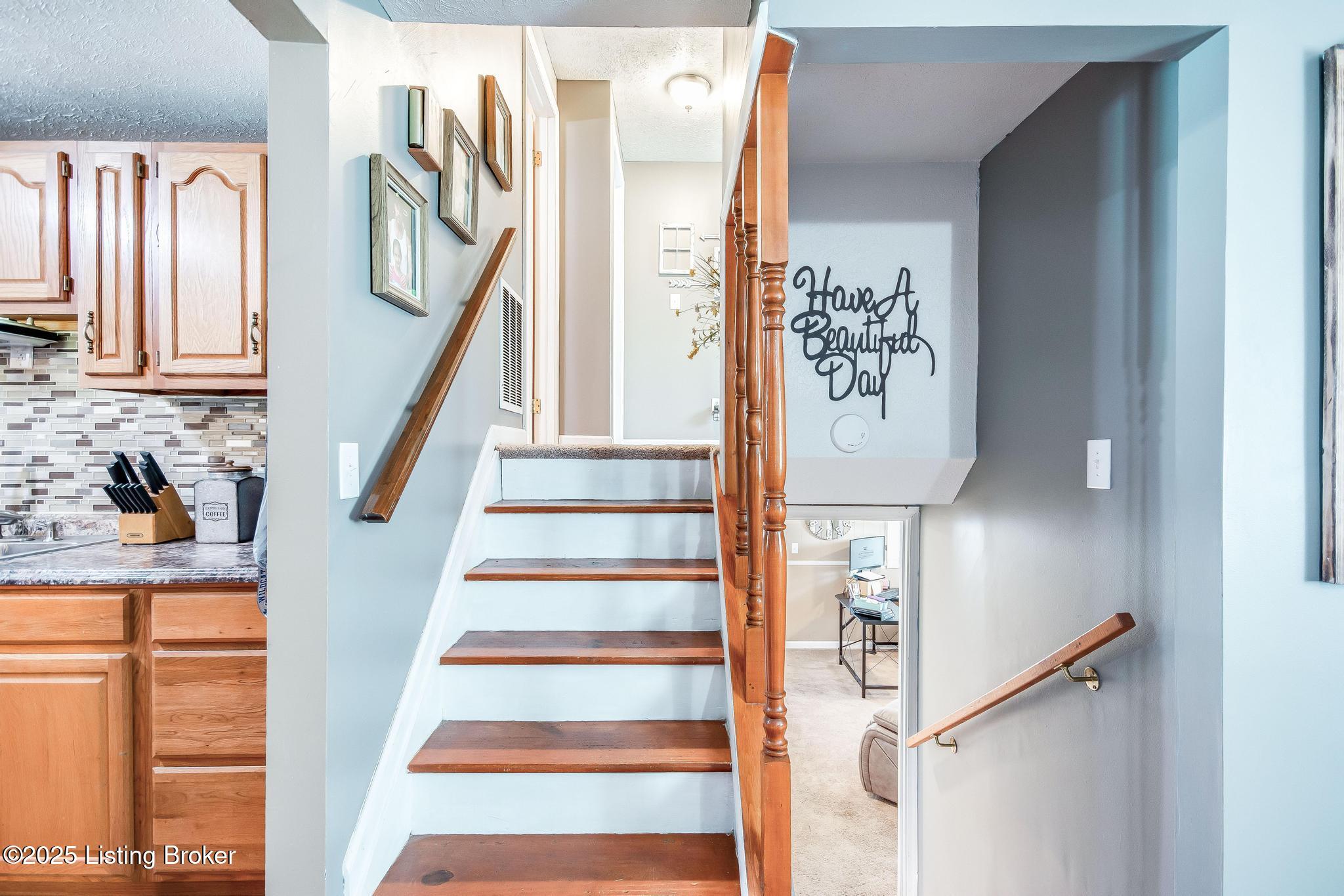 511 N Skyline Dr