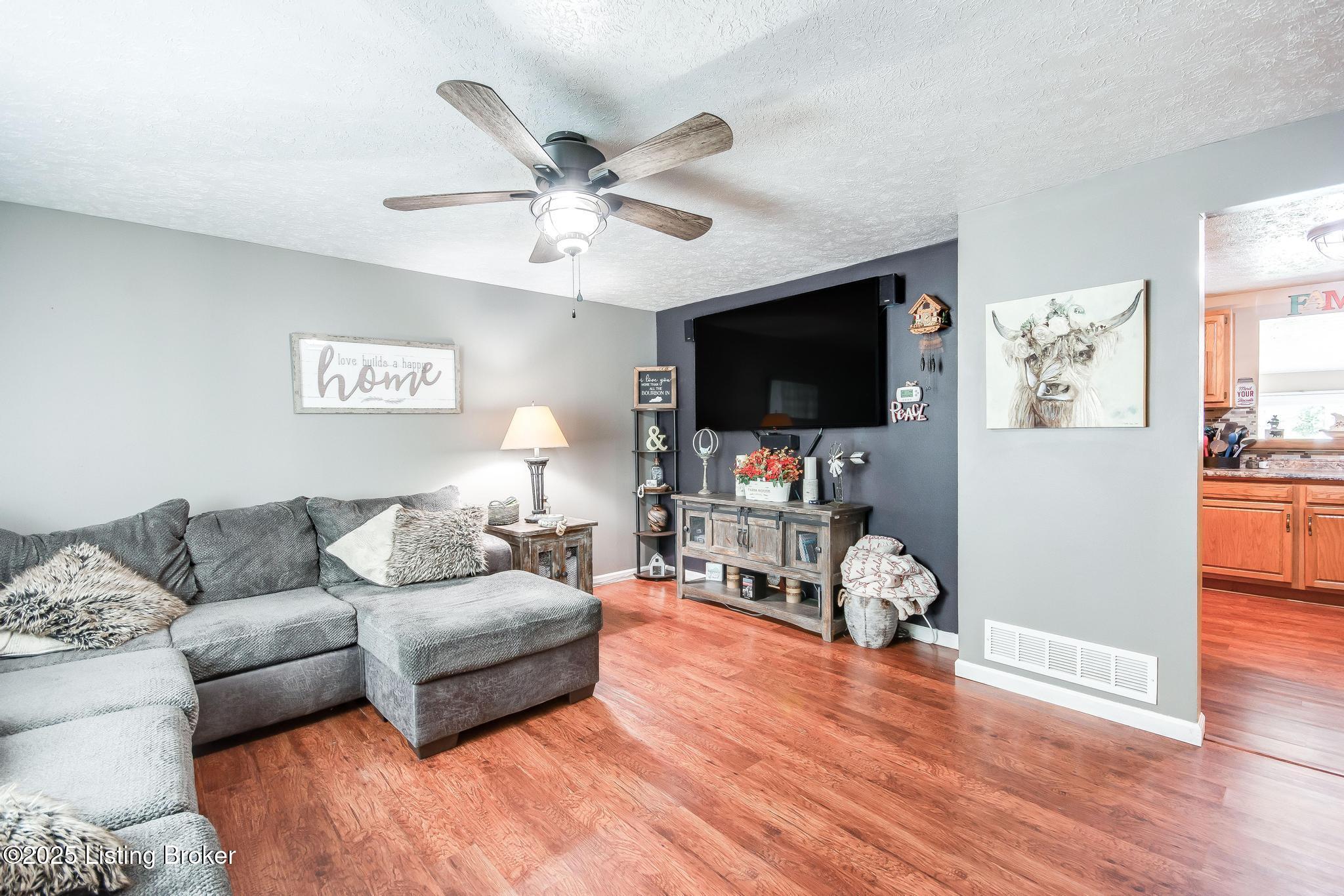 511 N Skyline Dr