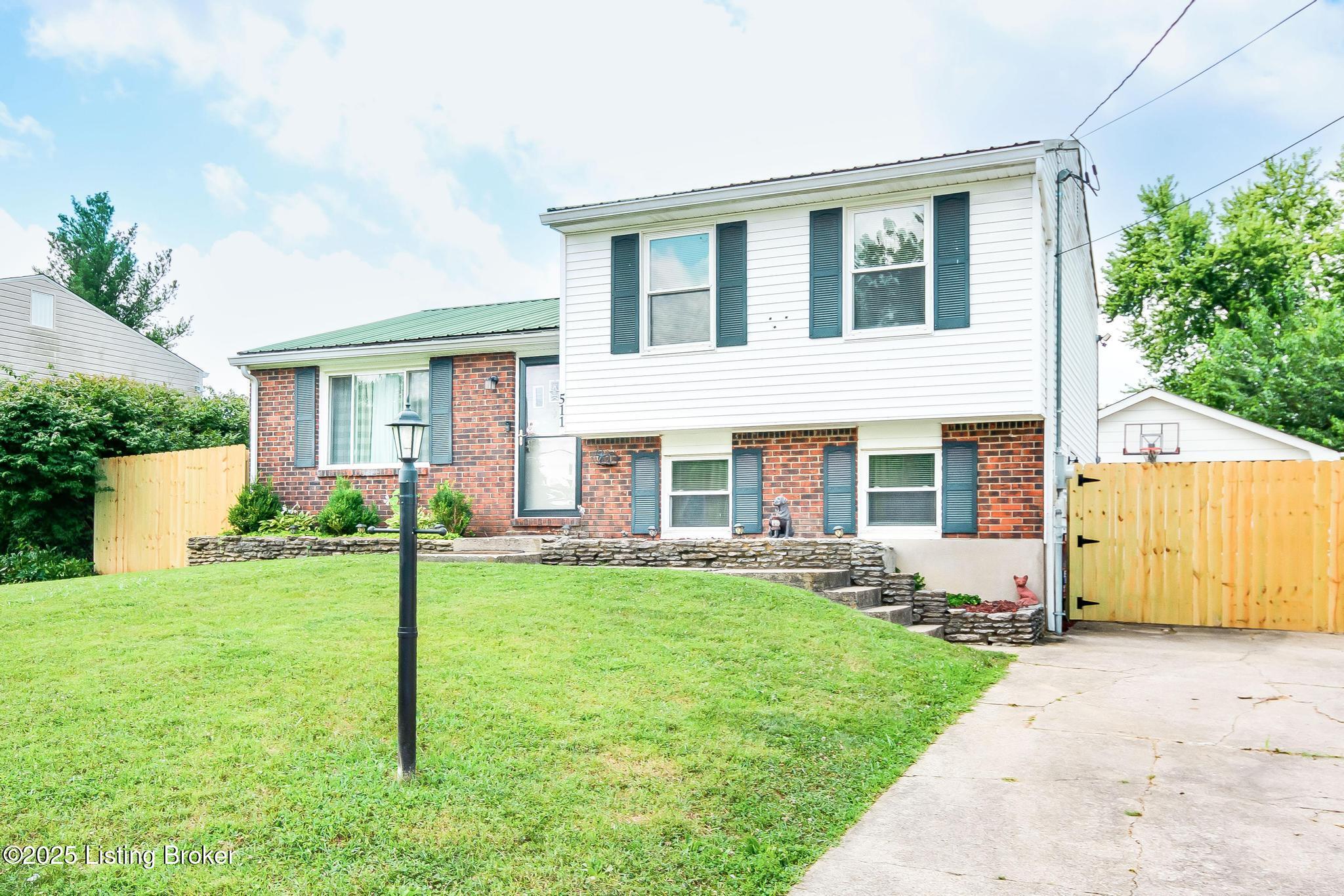 511 N Skyline Dr