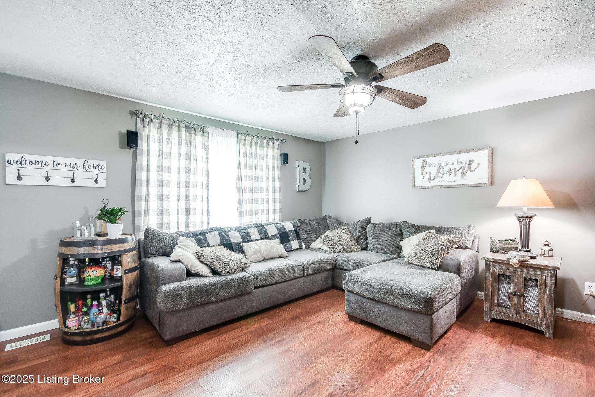 511 N Skyline Dr