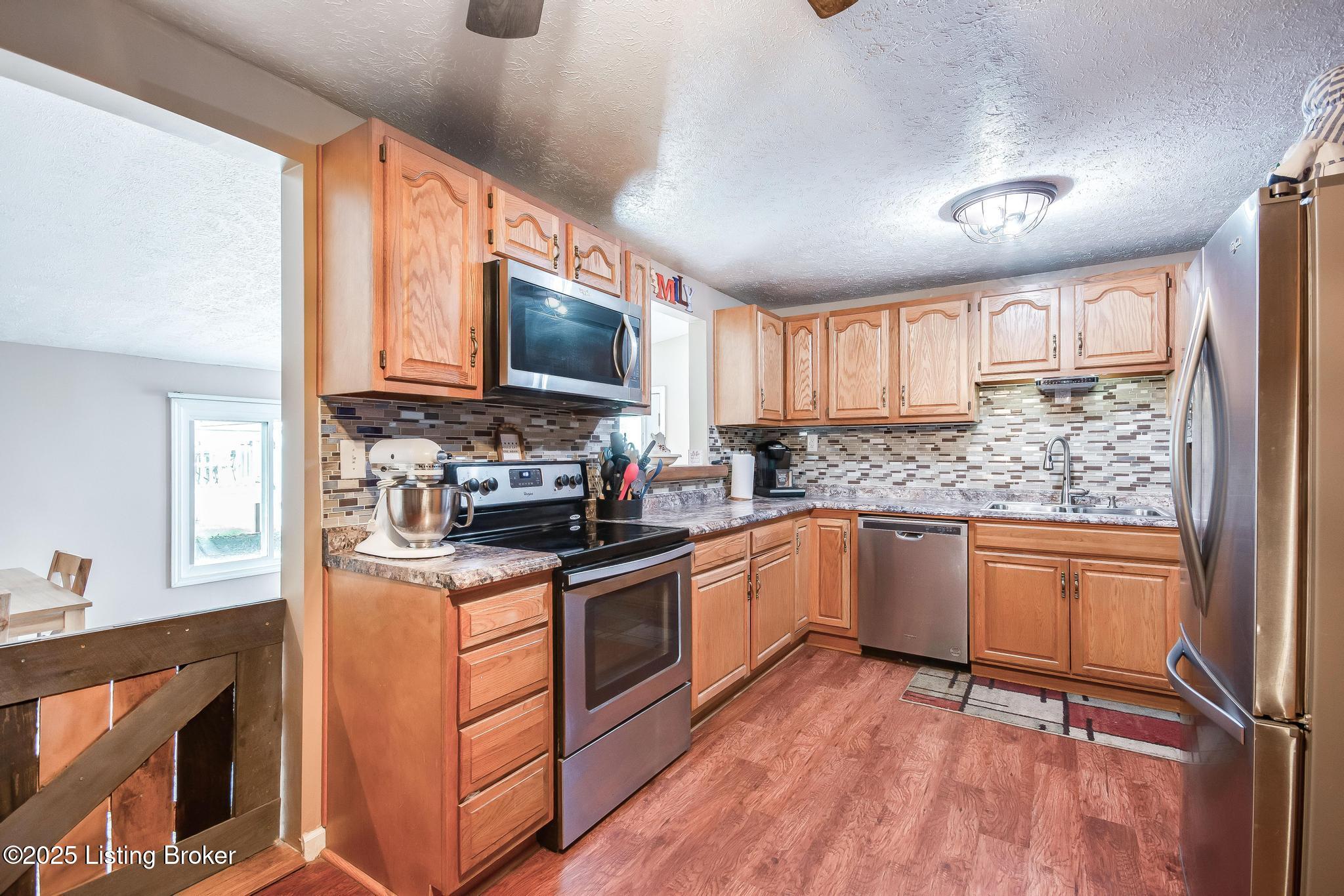 511 N Skyline Dr