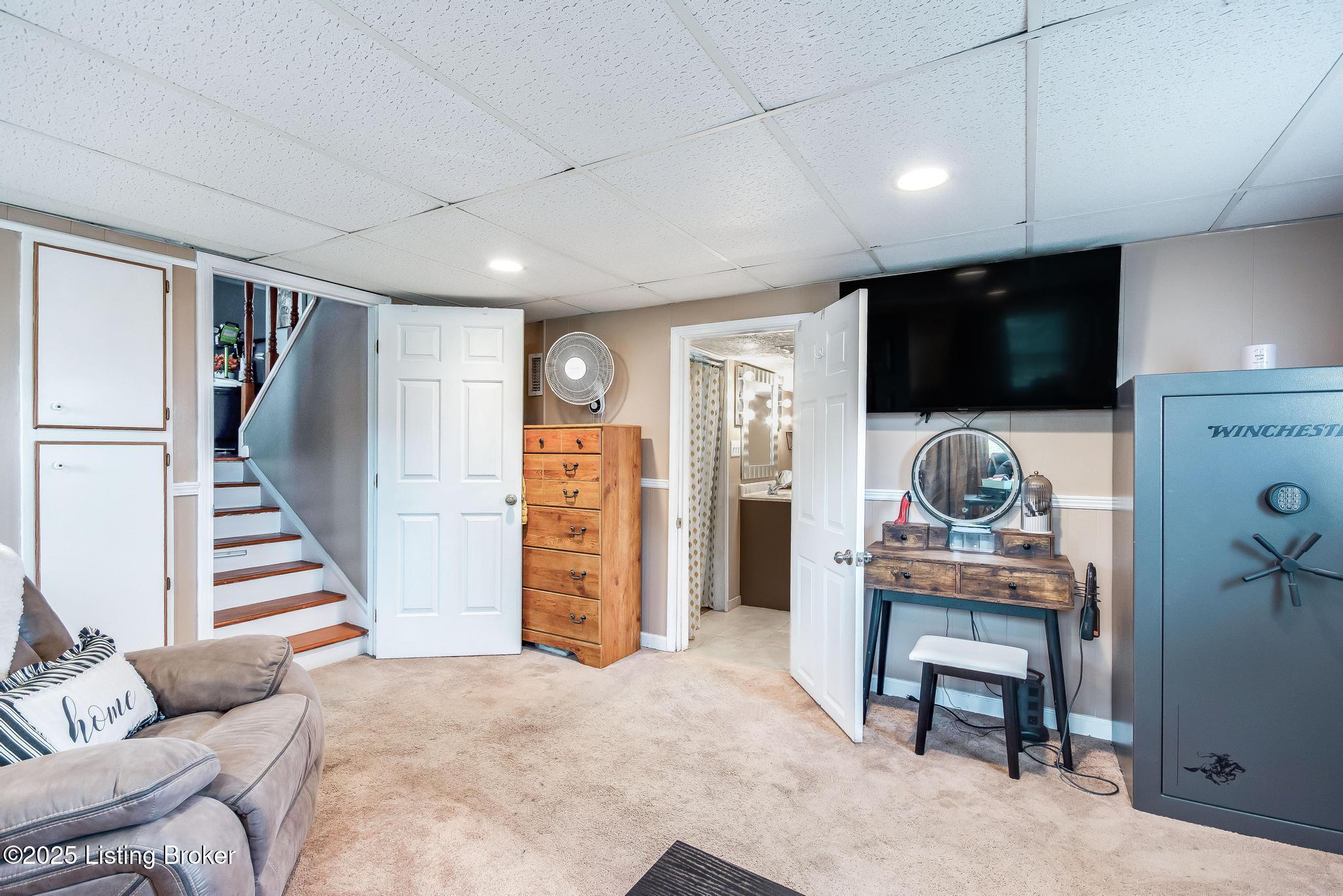 511 N Skyline Dr