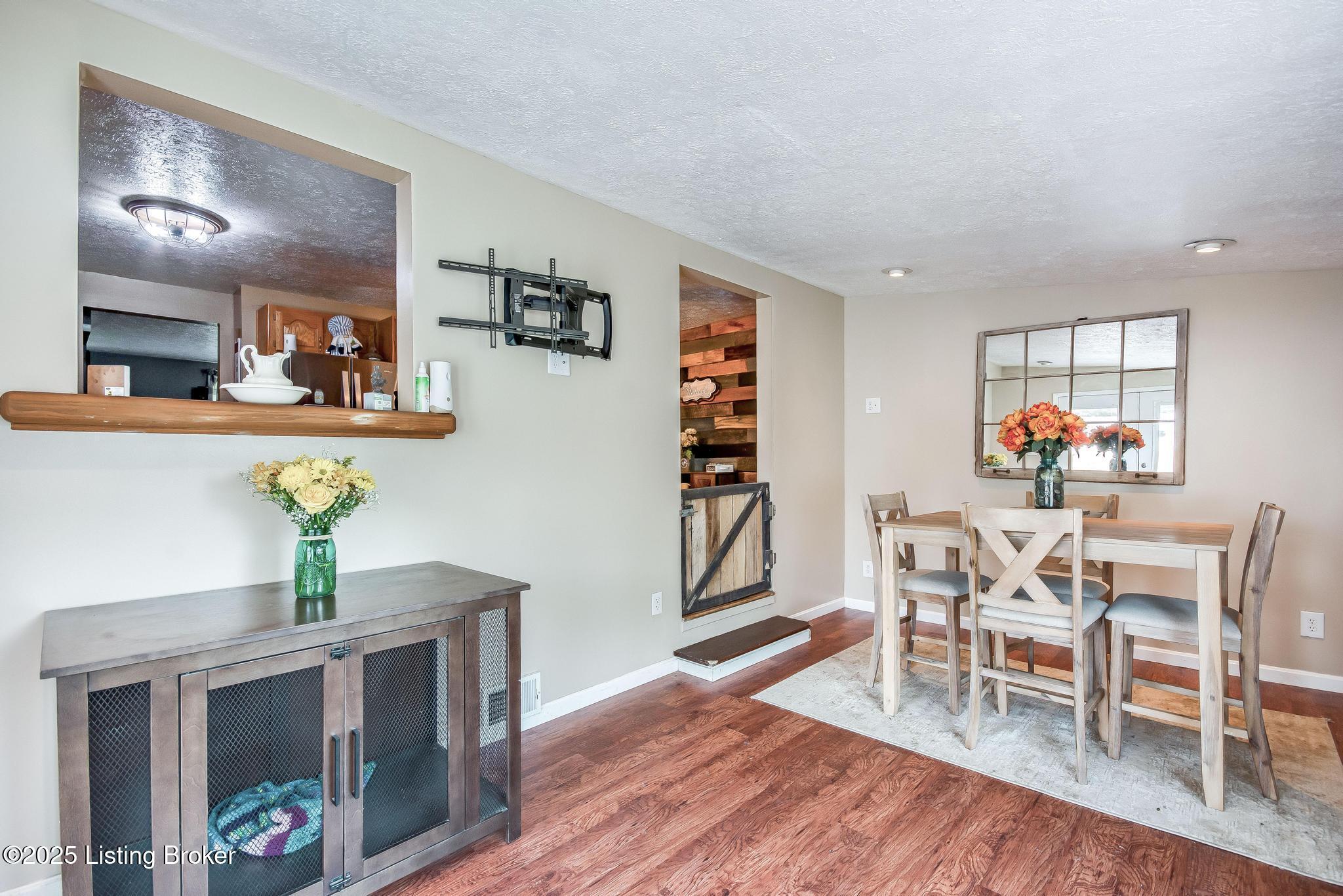 511 N Skyline Dr