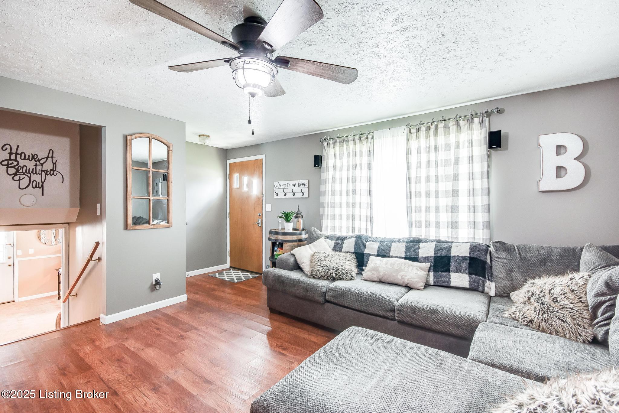511 N Skyline Dr