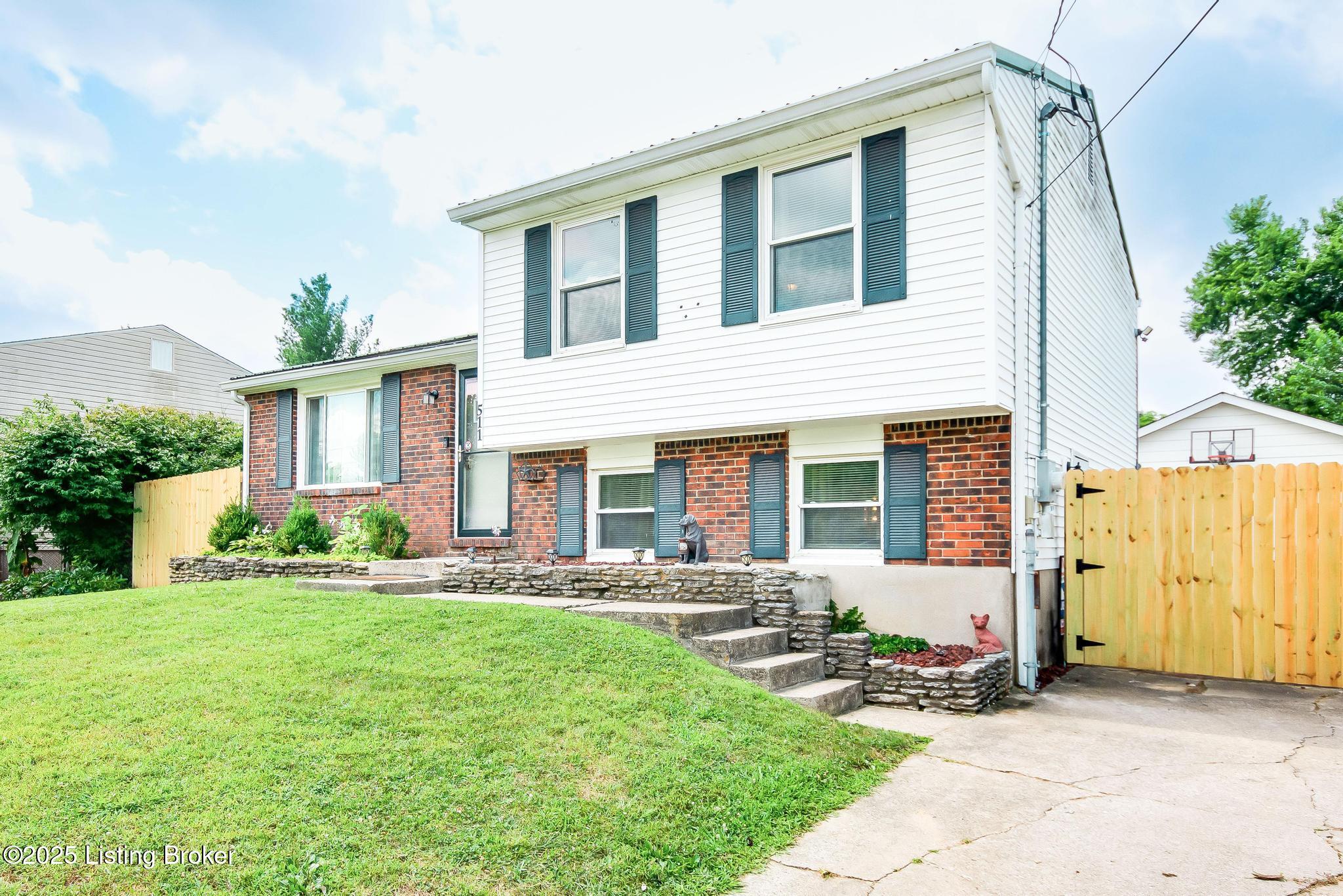 511 N Skyline Dr