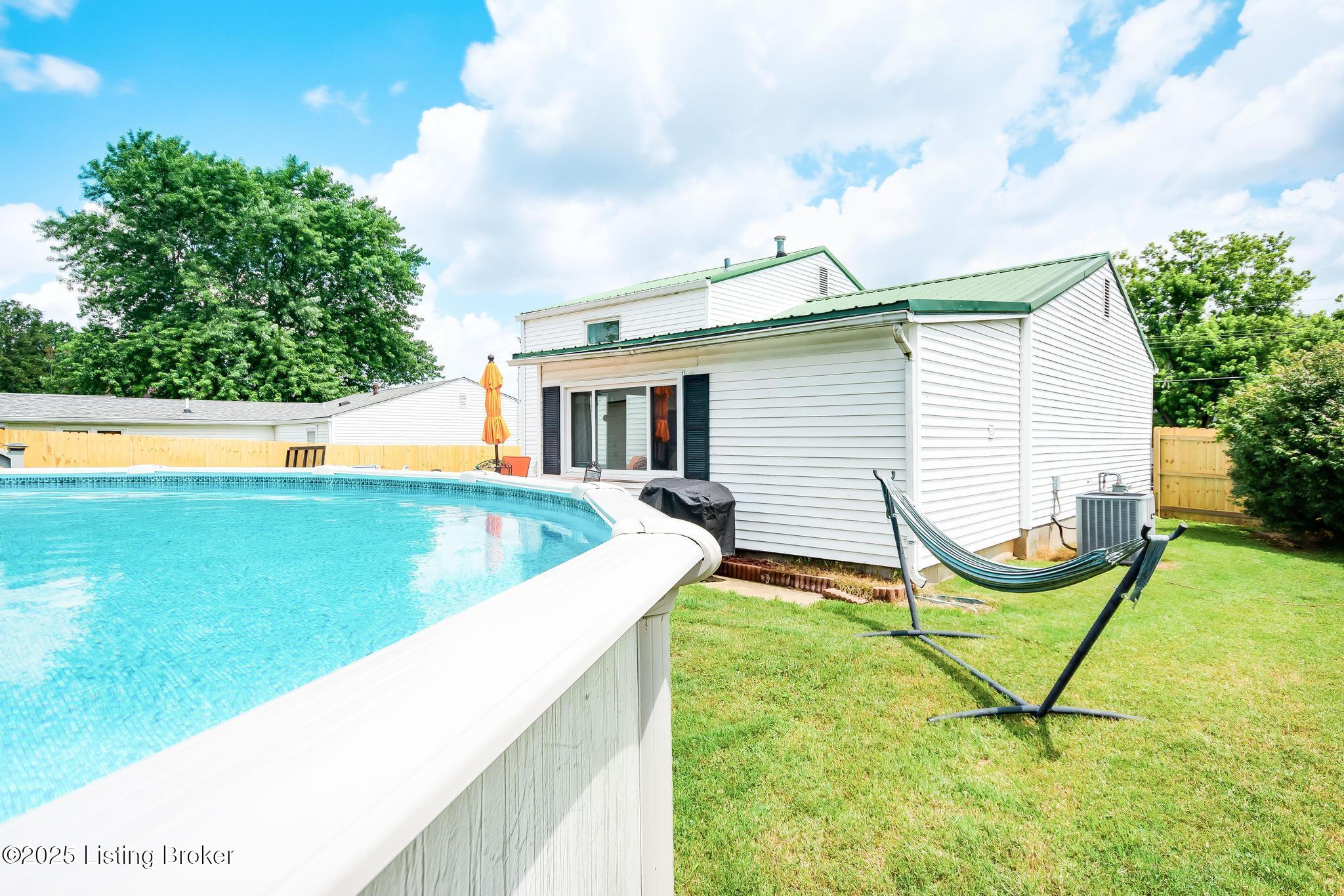 511 N Skyline Dr