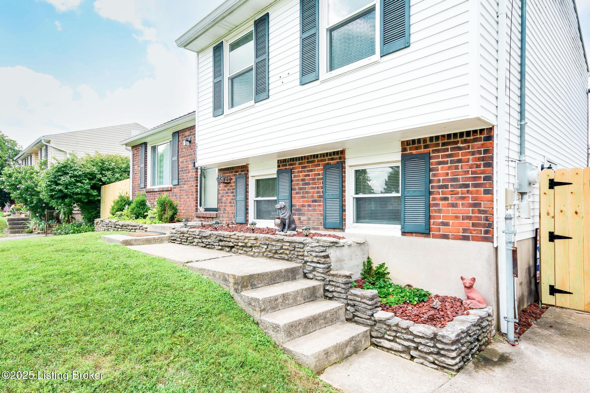 511 N Skyline Dr