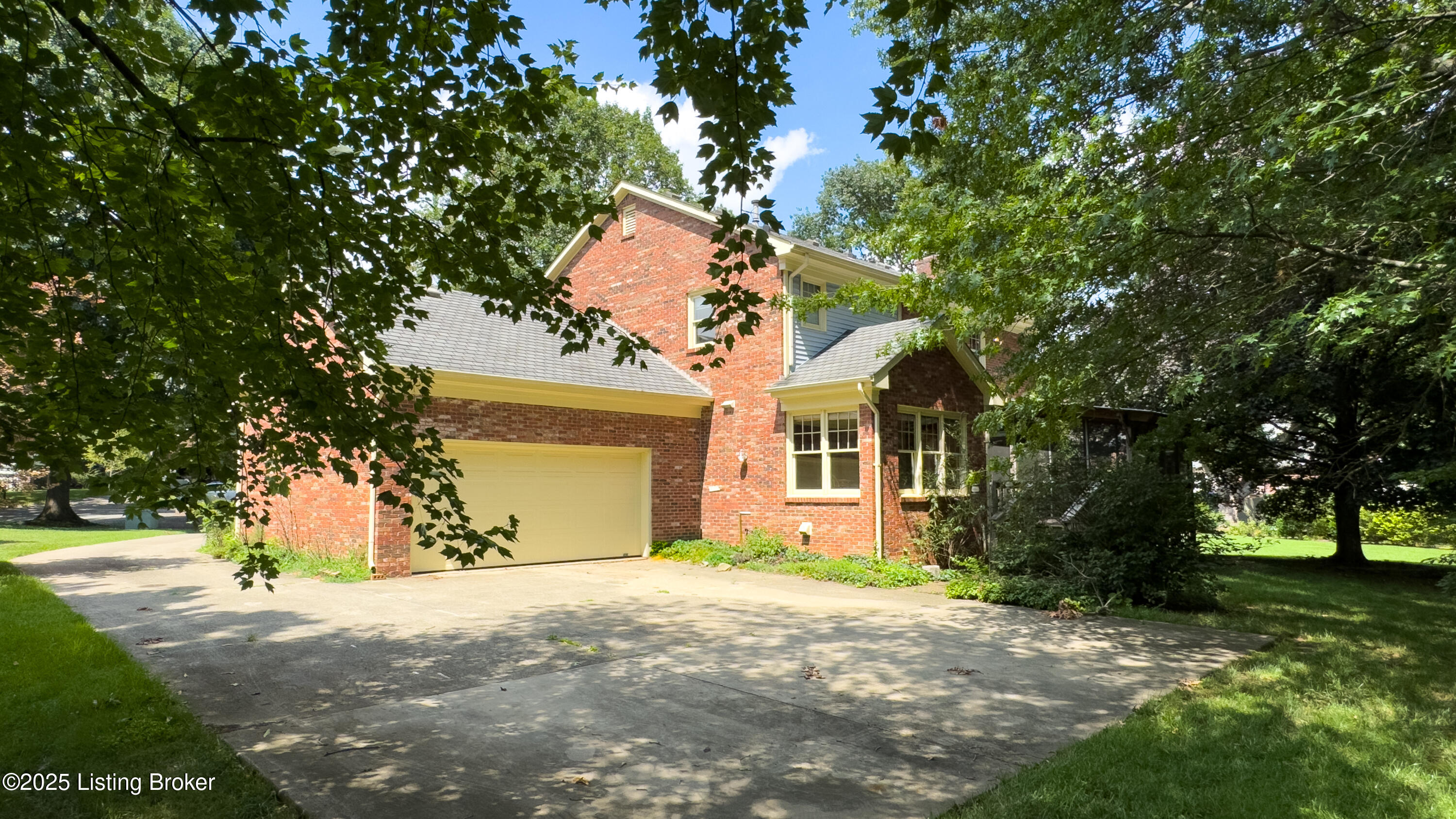 8904 Yellow Wood Pl