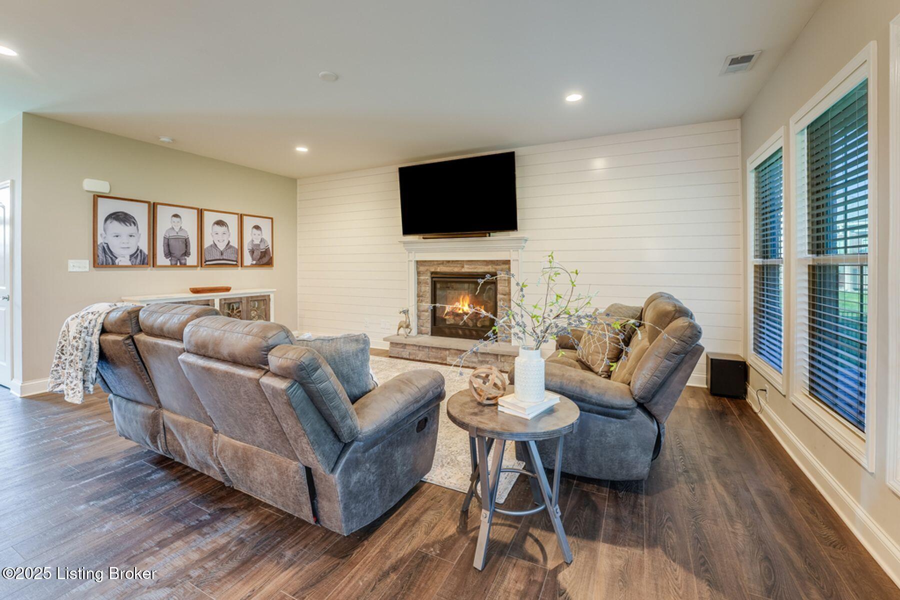 108 Charmwood Ct