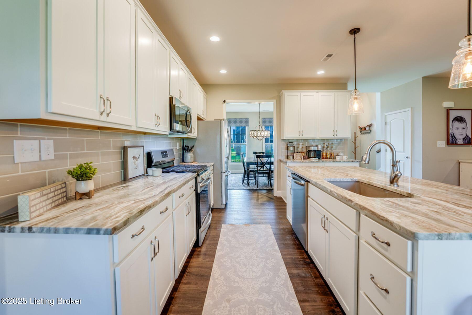 108 Charmwood Ct