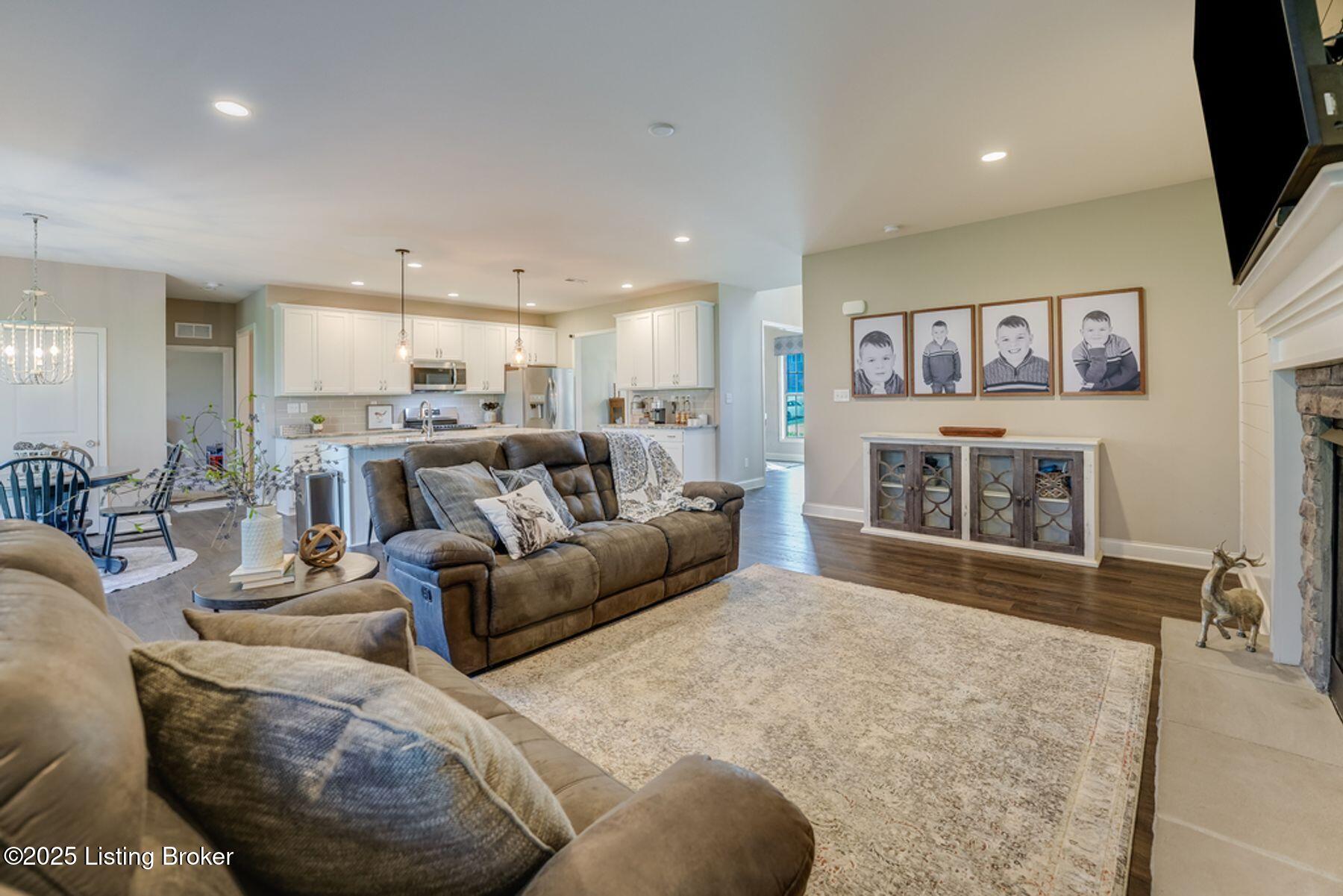 108 Charmwood Ct