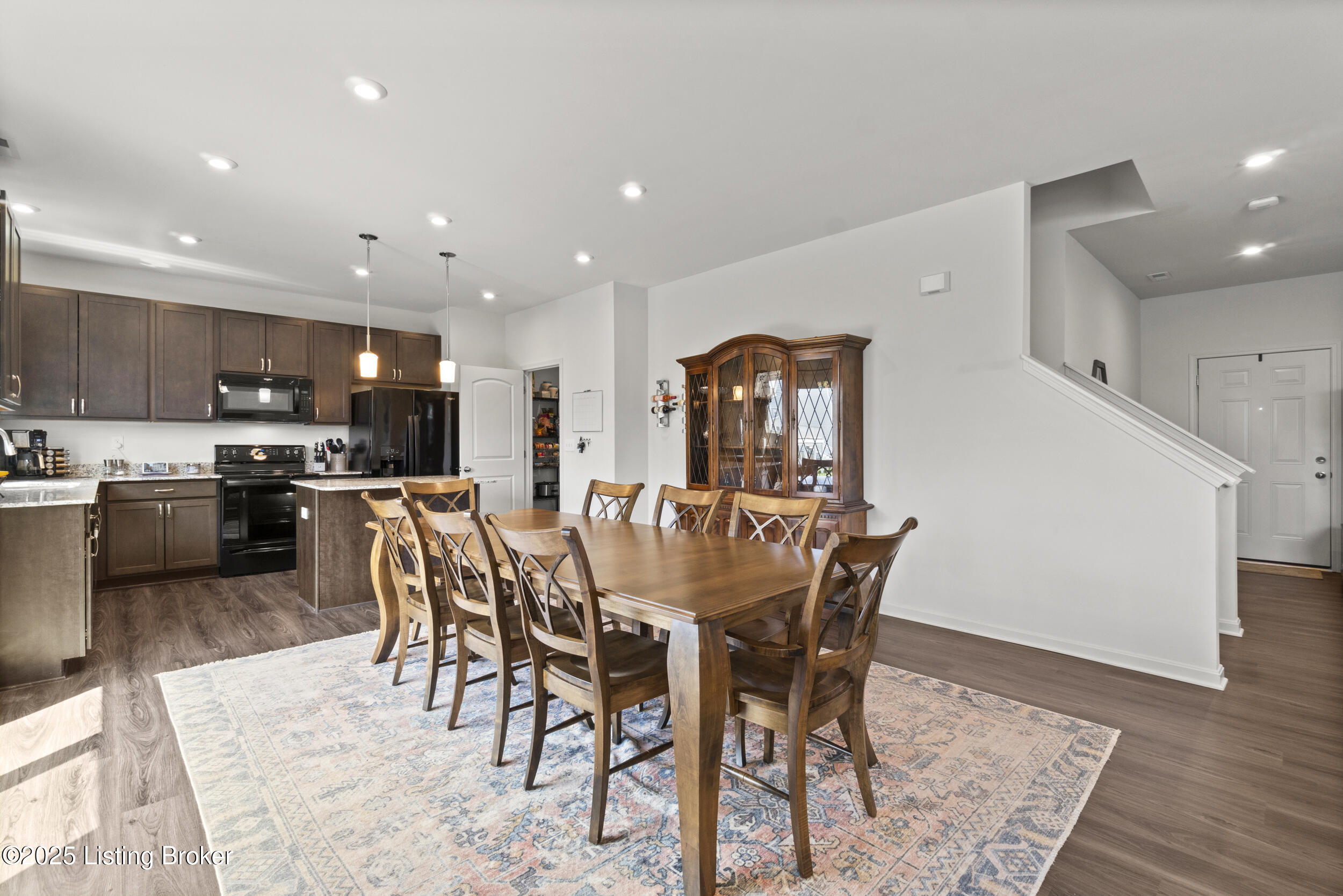 425 Vildana Way