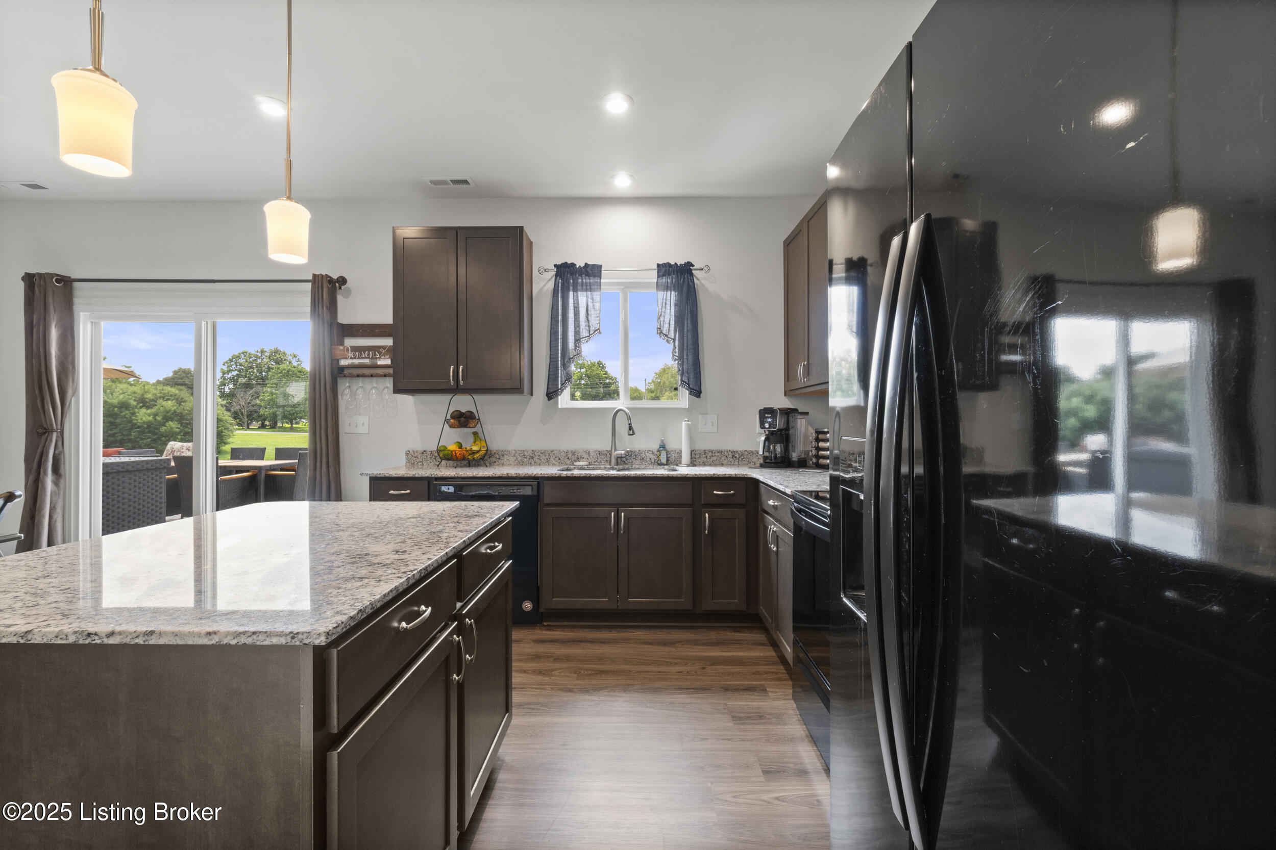 425 Vildana Way