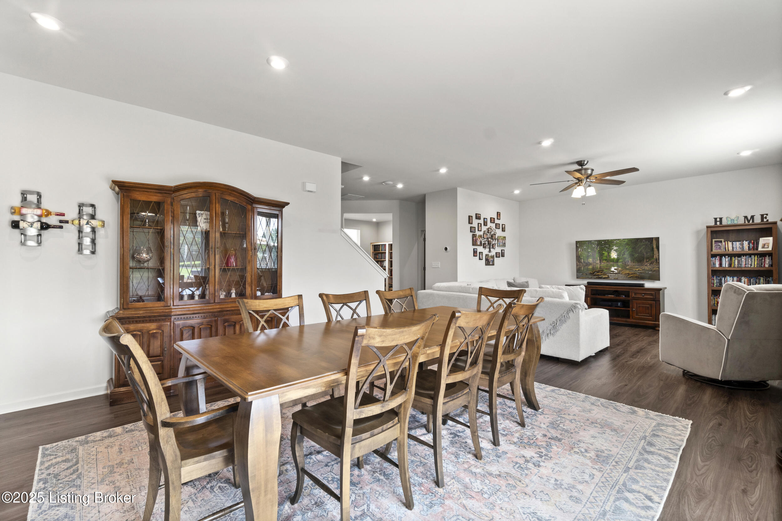 425 Vildana Way