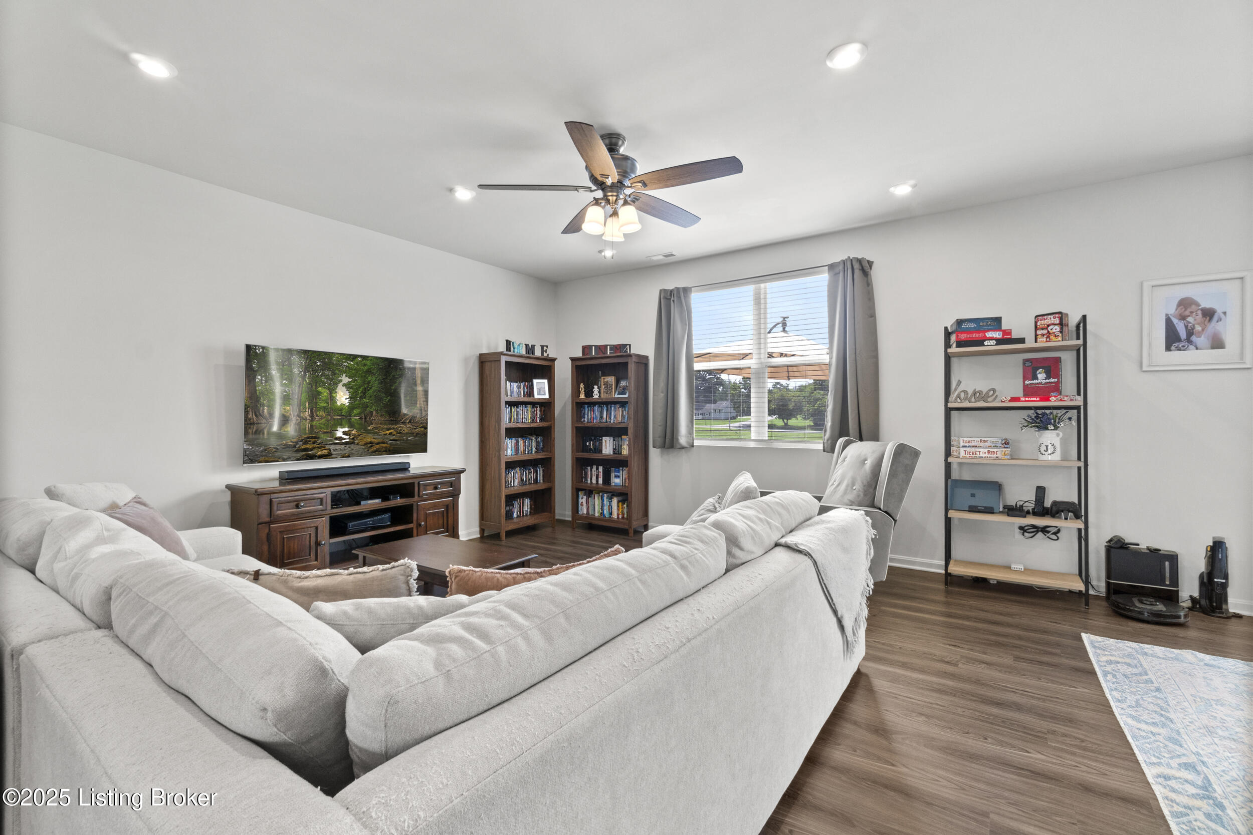 425 Vildana Way