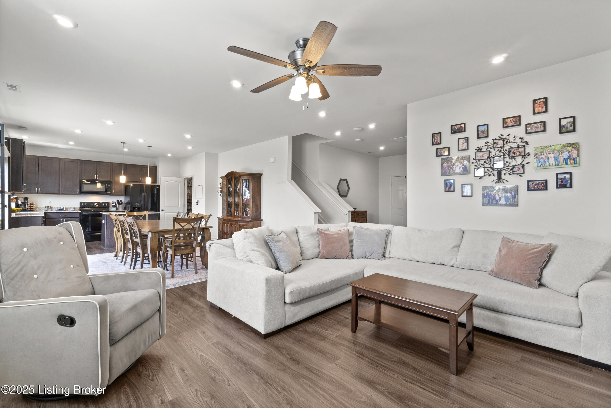425 Vildana Way