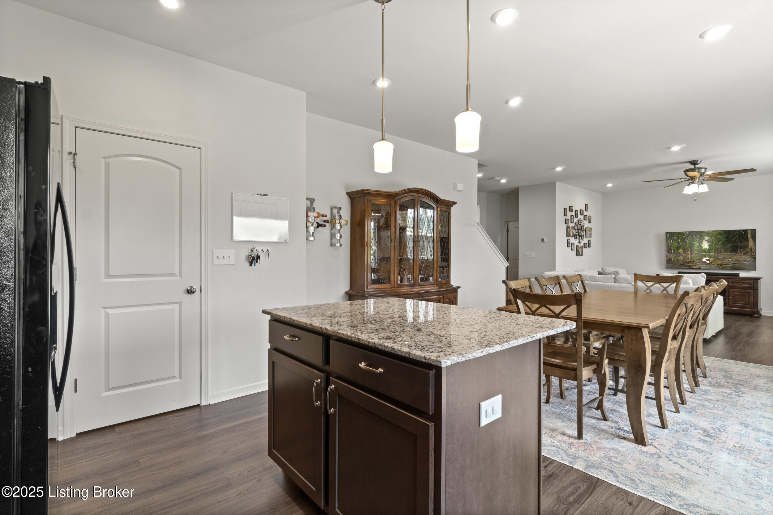425 Vildana Way