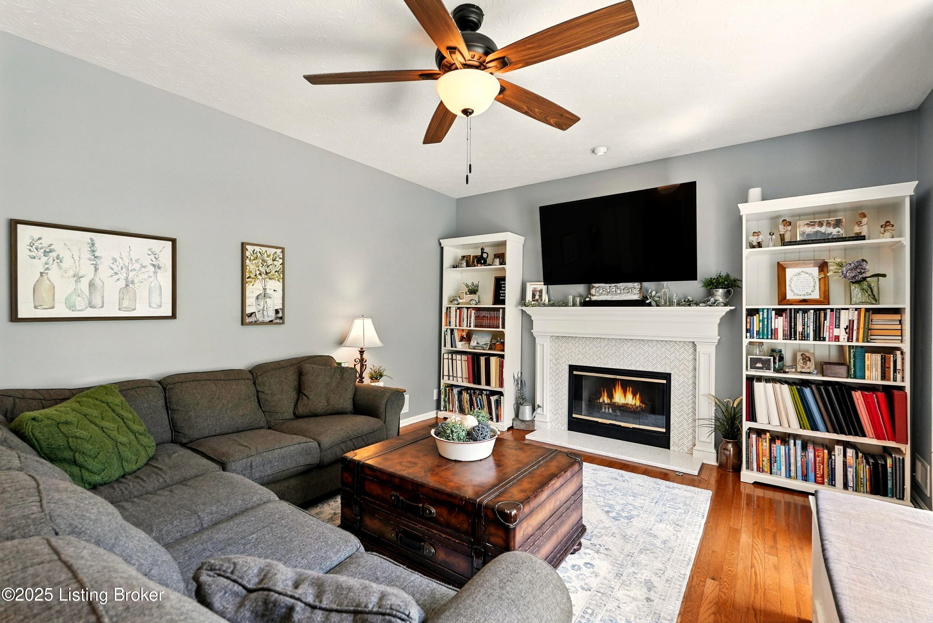 1003 Hardin Holly