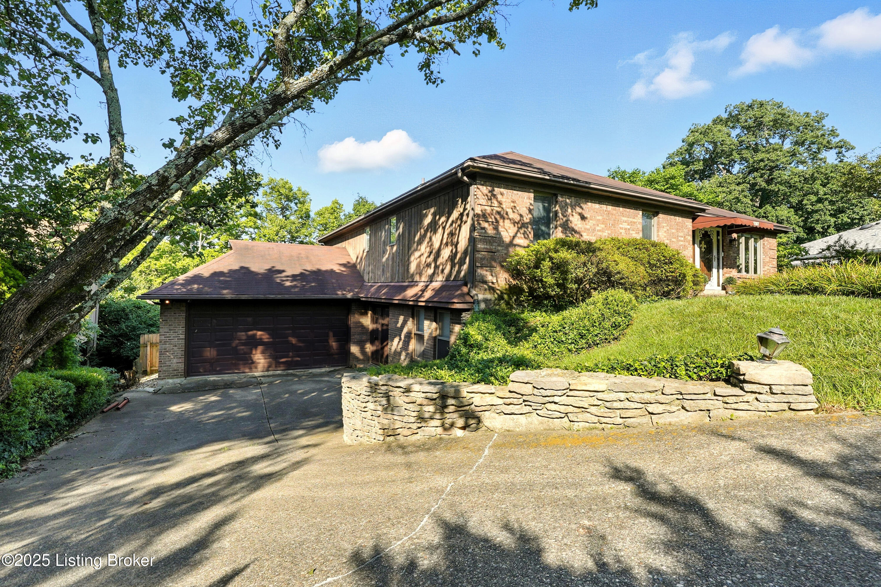 1507 Thackeray Dr
