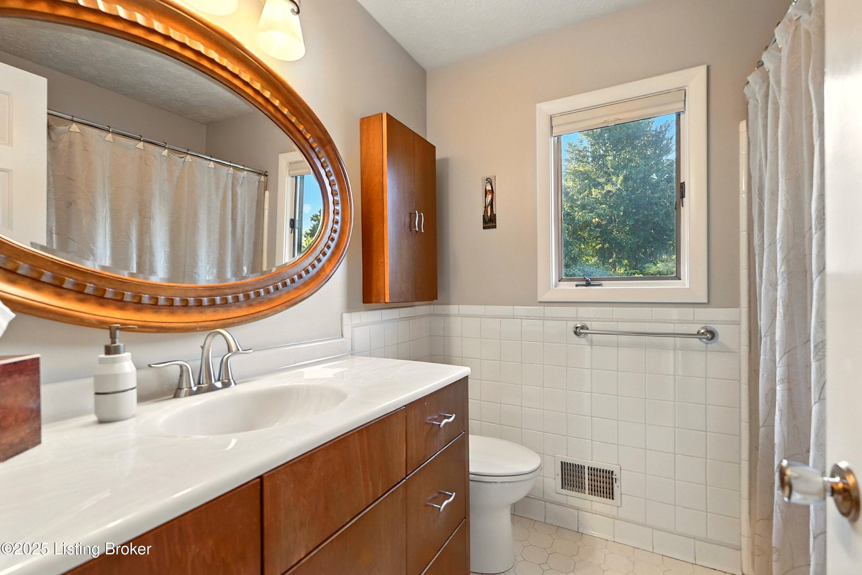 1507 Thackeray Dr