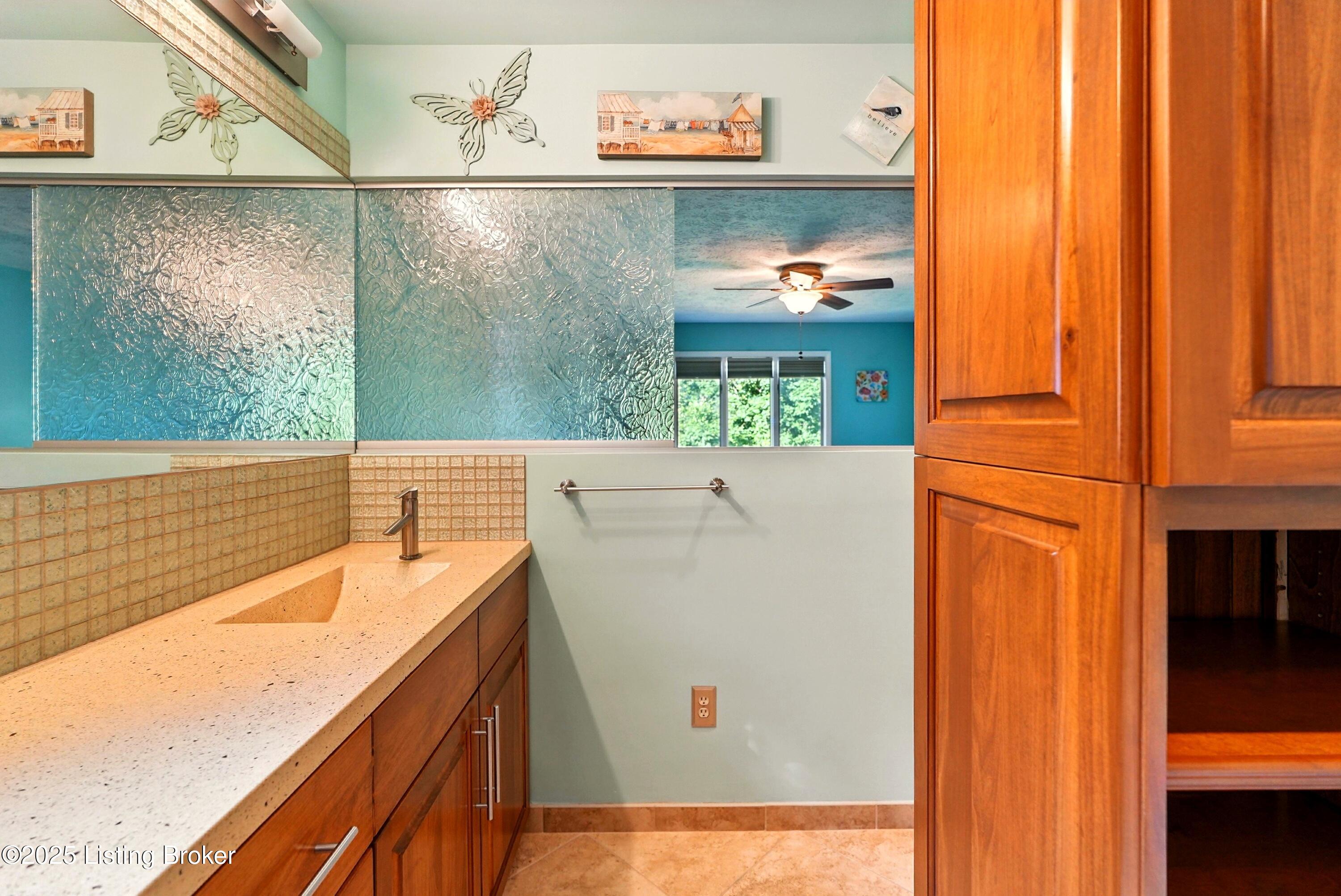 1507 Thackeray Dr