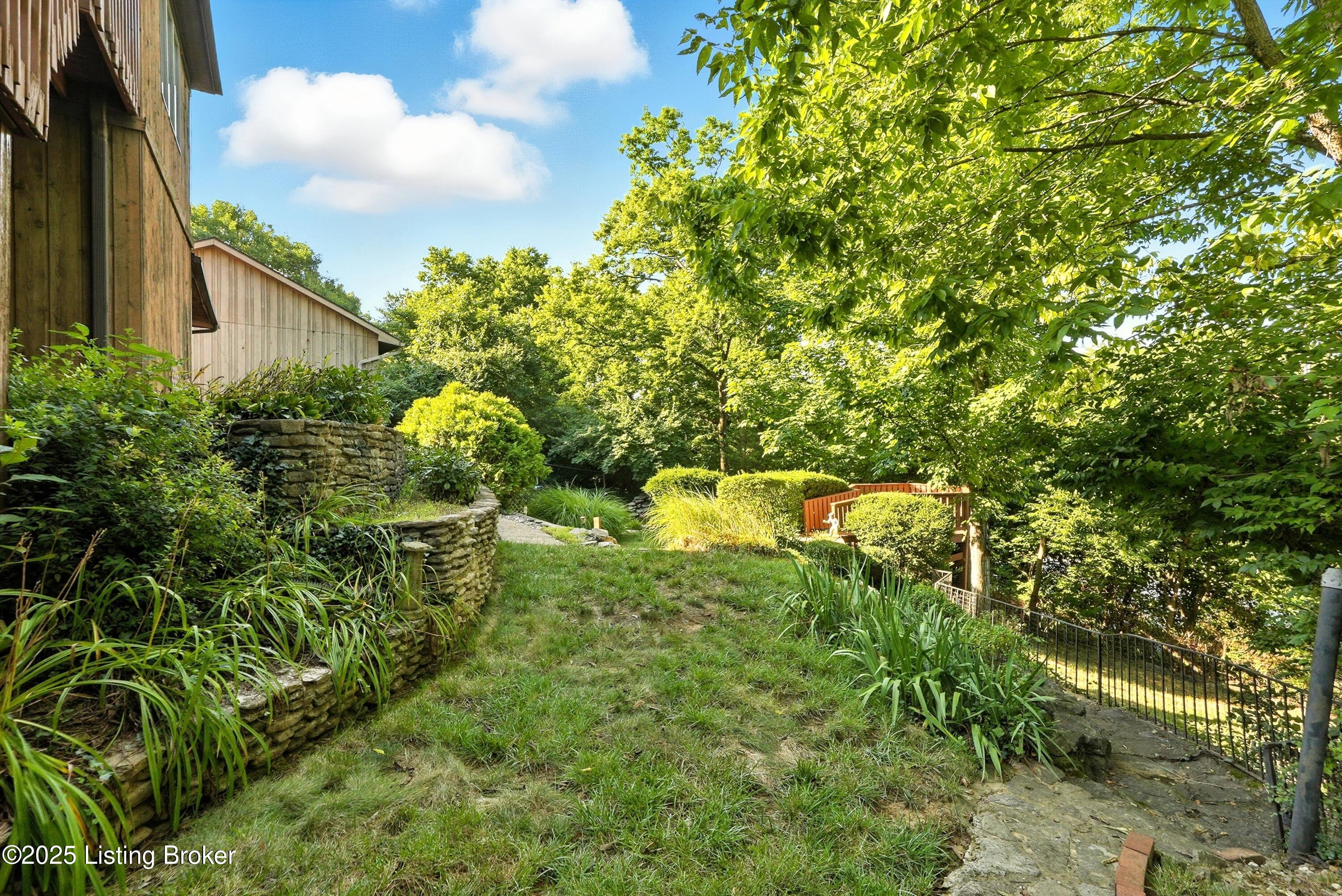 1507 Thackeray Dr