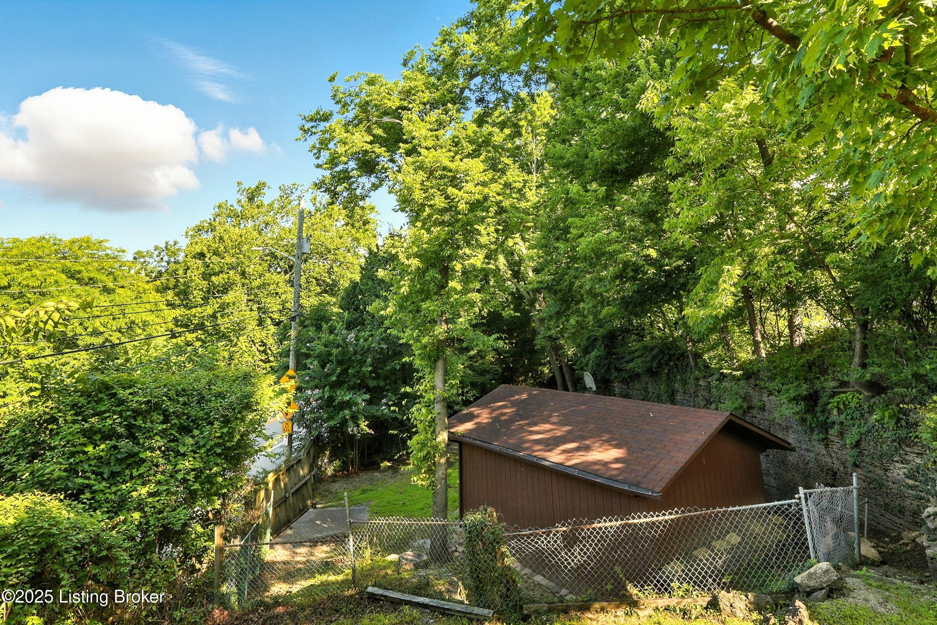 1507 Thackeray Dr