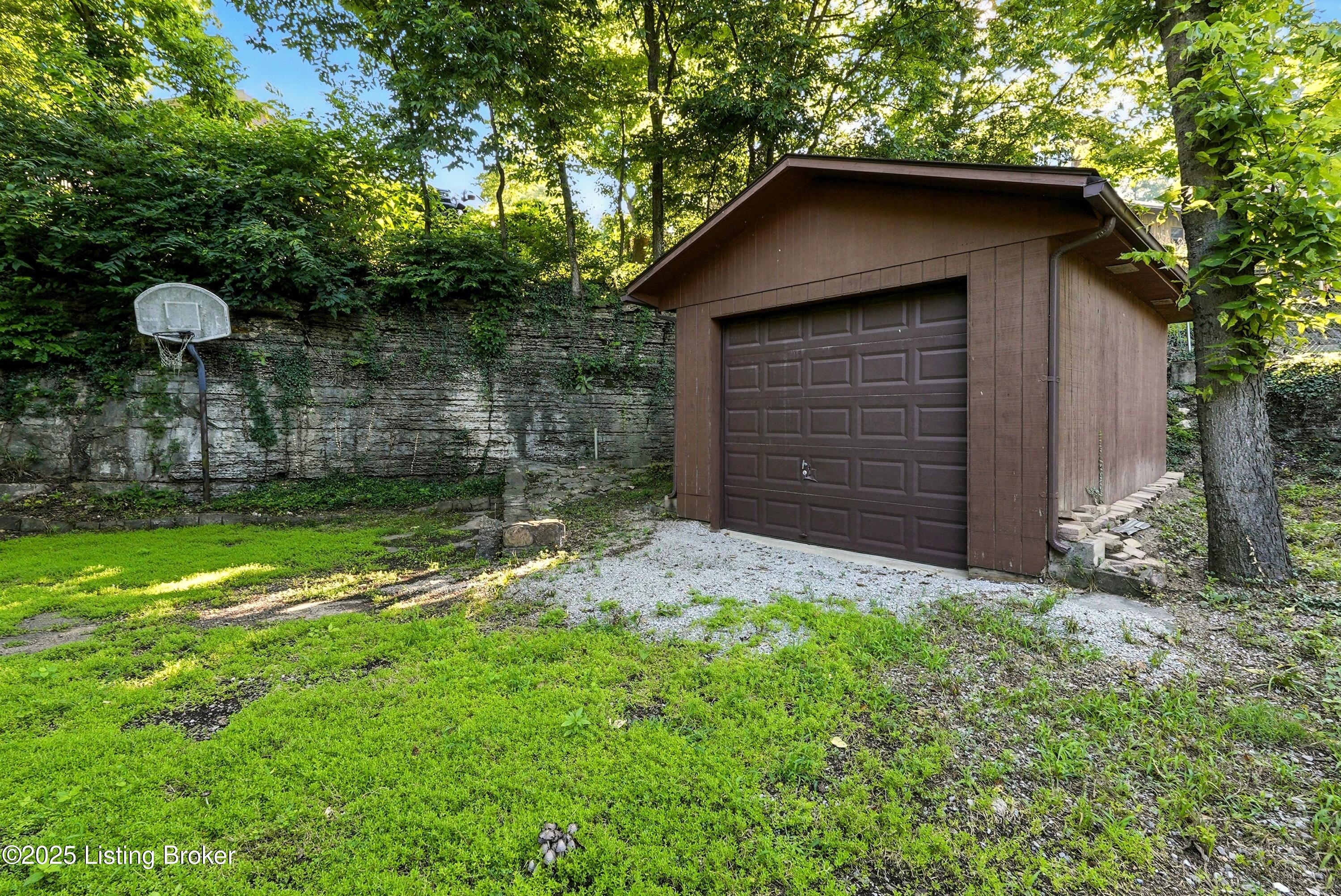 1507 Thackeray Dr