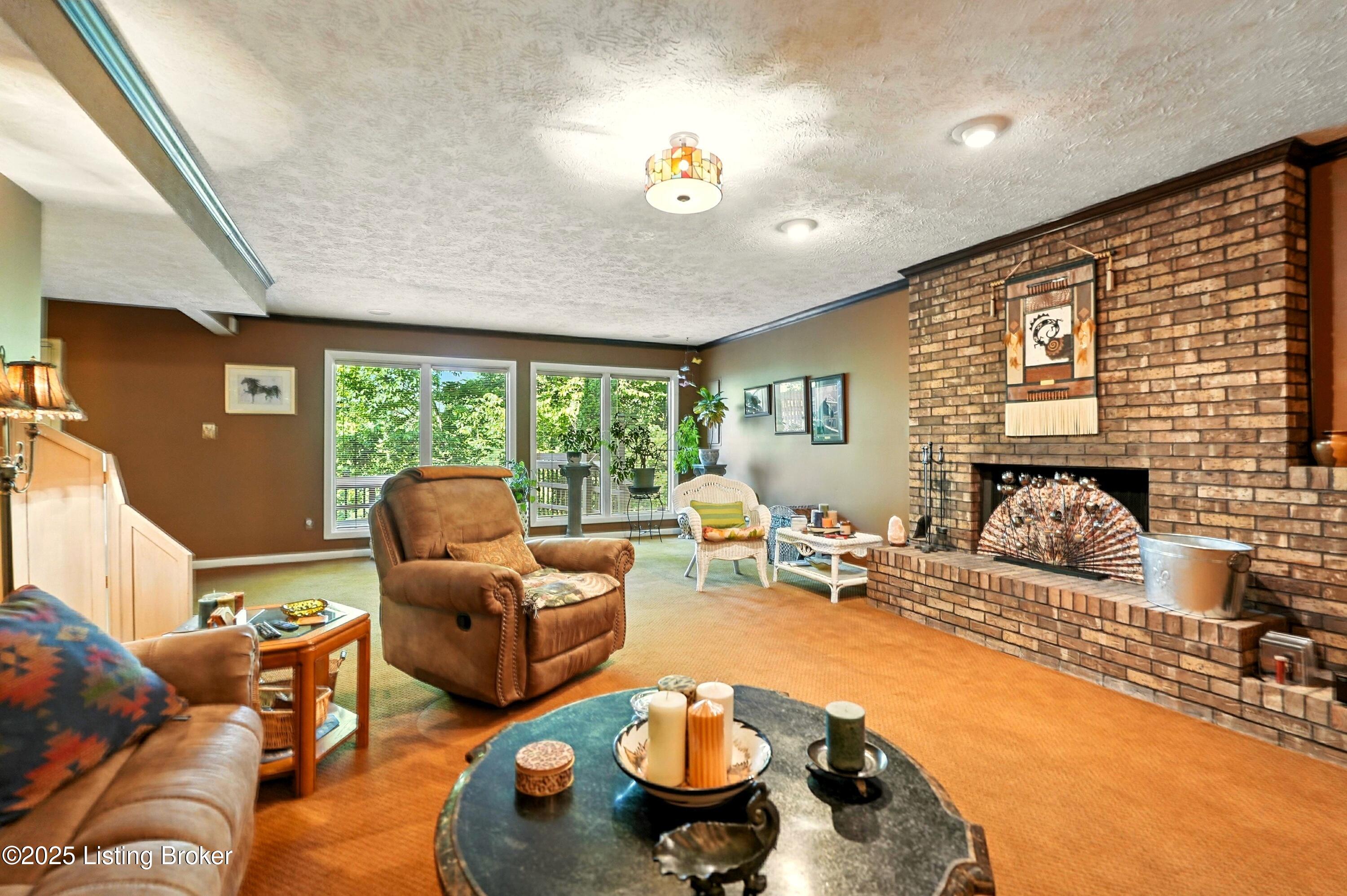 1507 Thackeray Dr