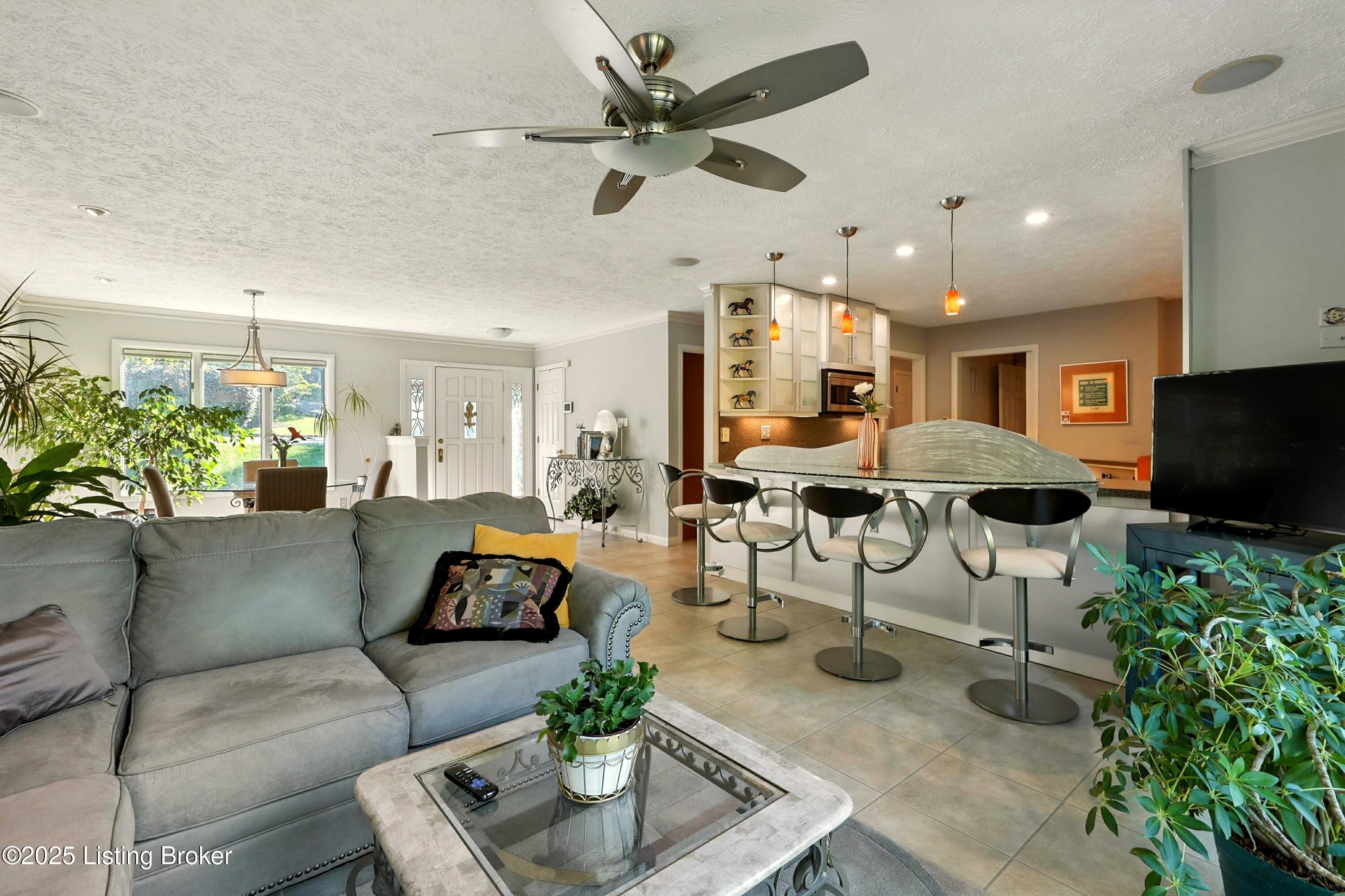 1507 Thackeray Dr