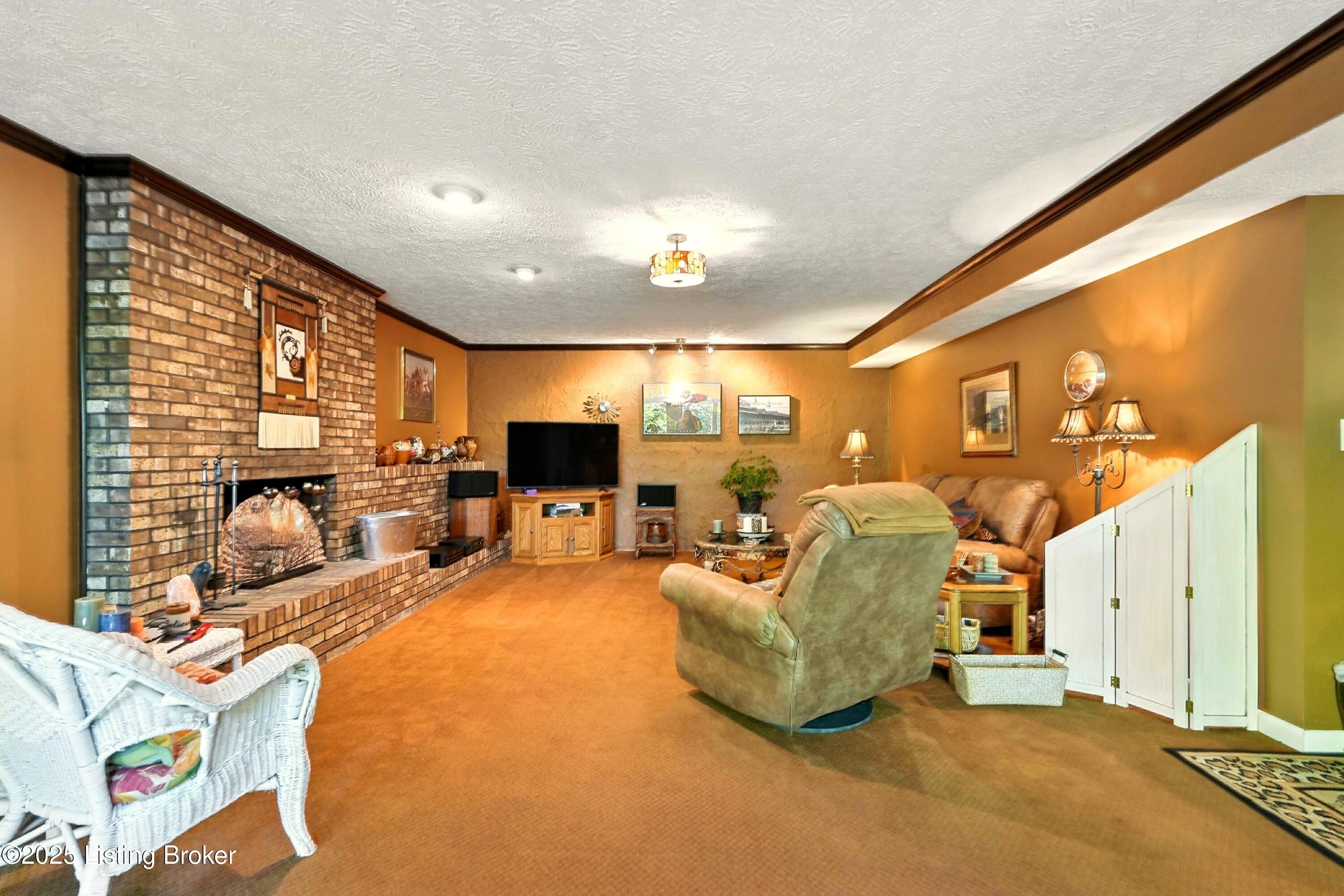 1507 Thackeray Dr